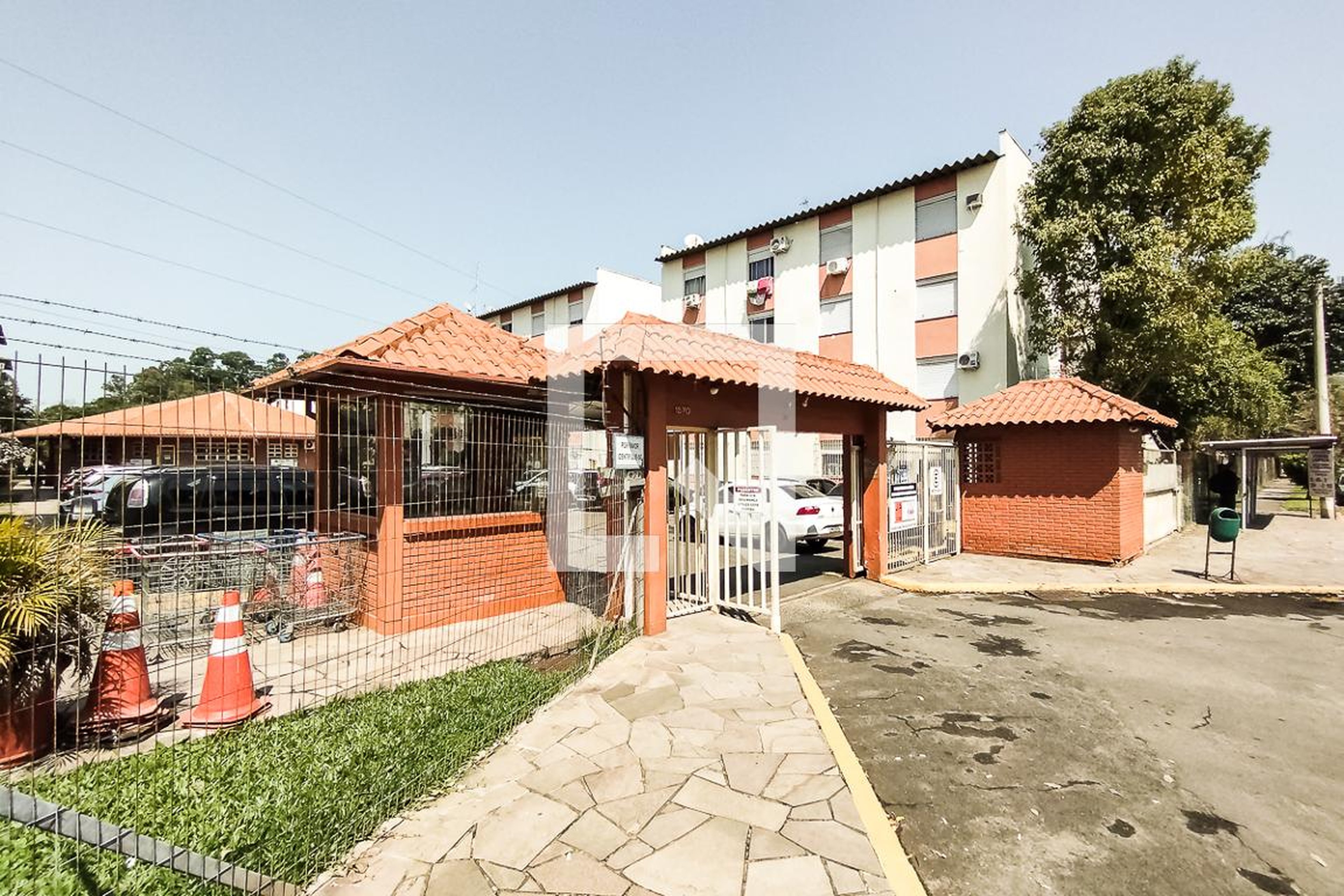 Fachada Condomínio em Rua Brasil, 1648