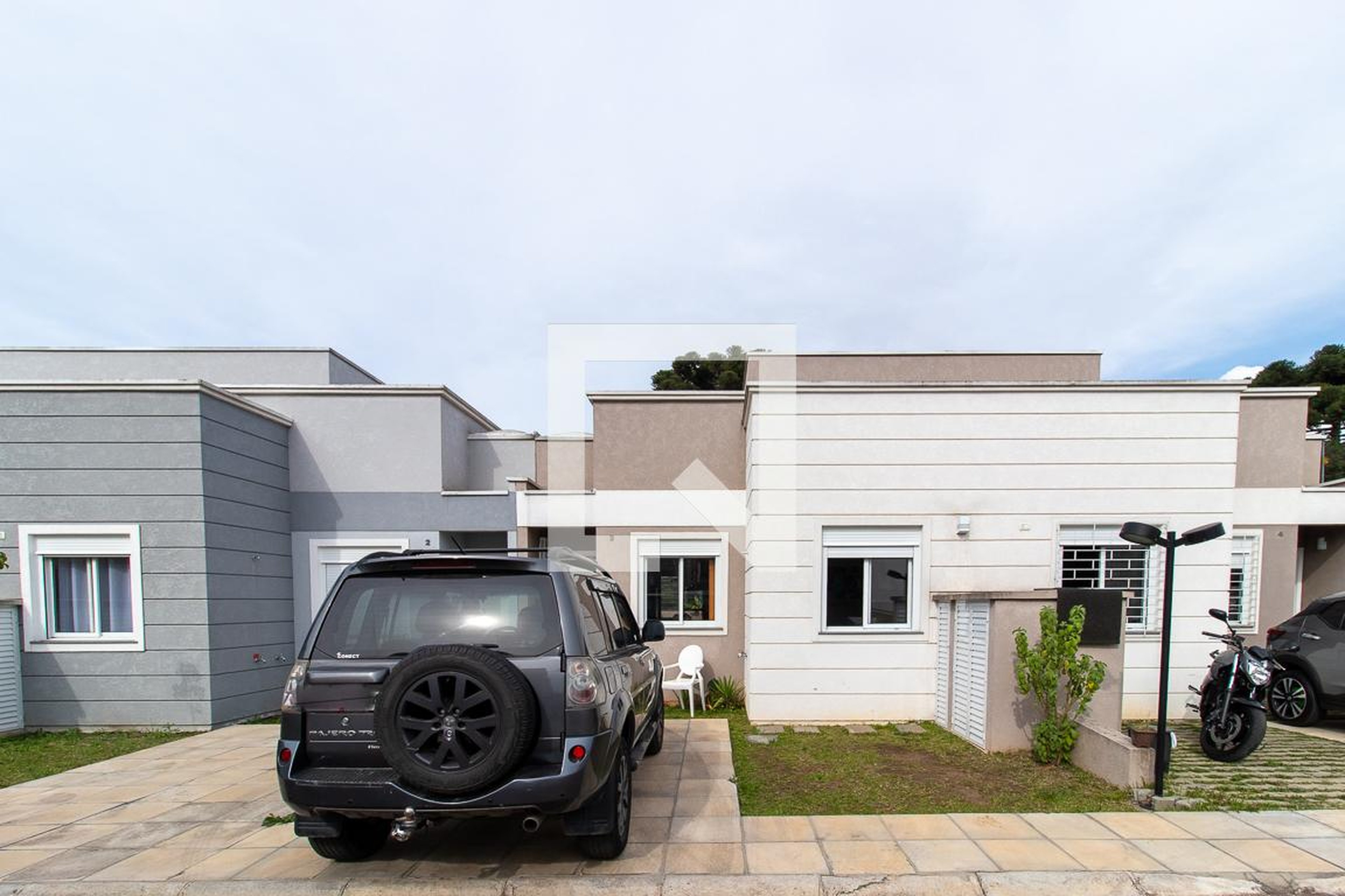 Fachada Condomínio em Rua Rogério Pereira de Camargo, 1265