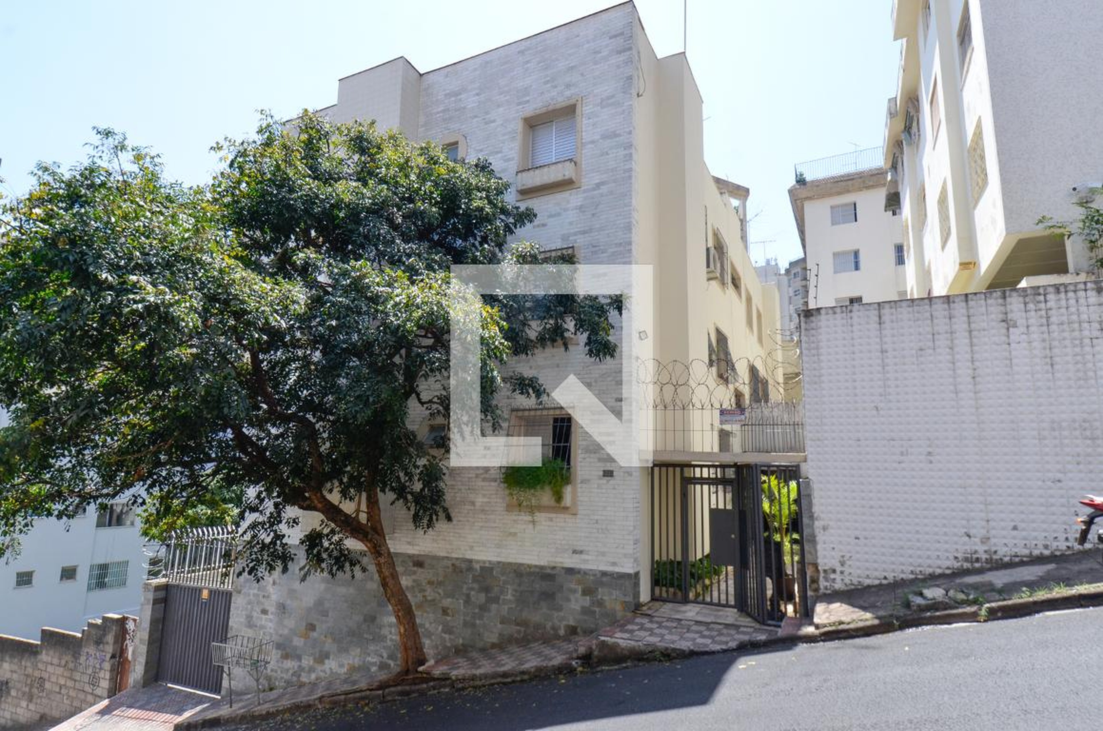 Fachada do predio Condomínio em Rua Professor Aníbal de Matos, 71