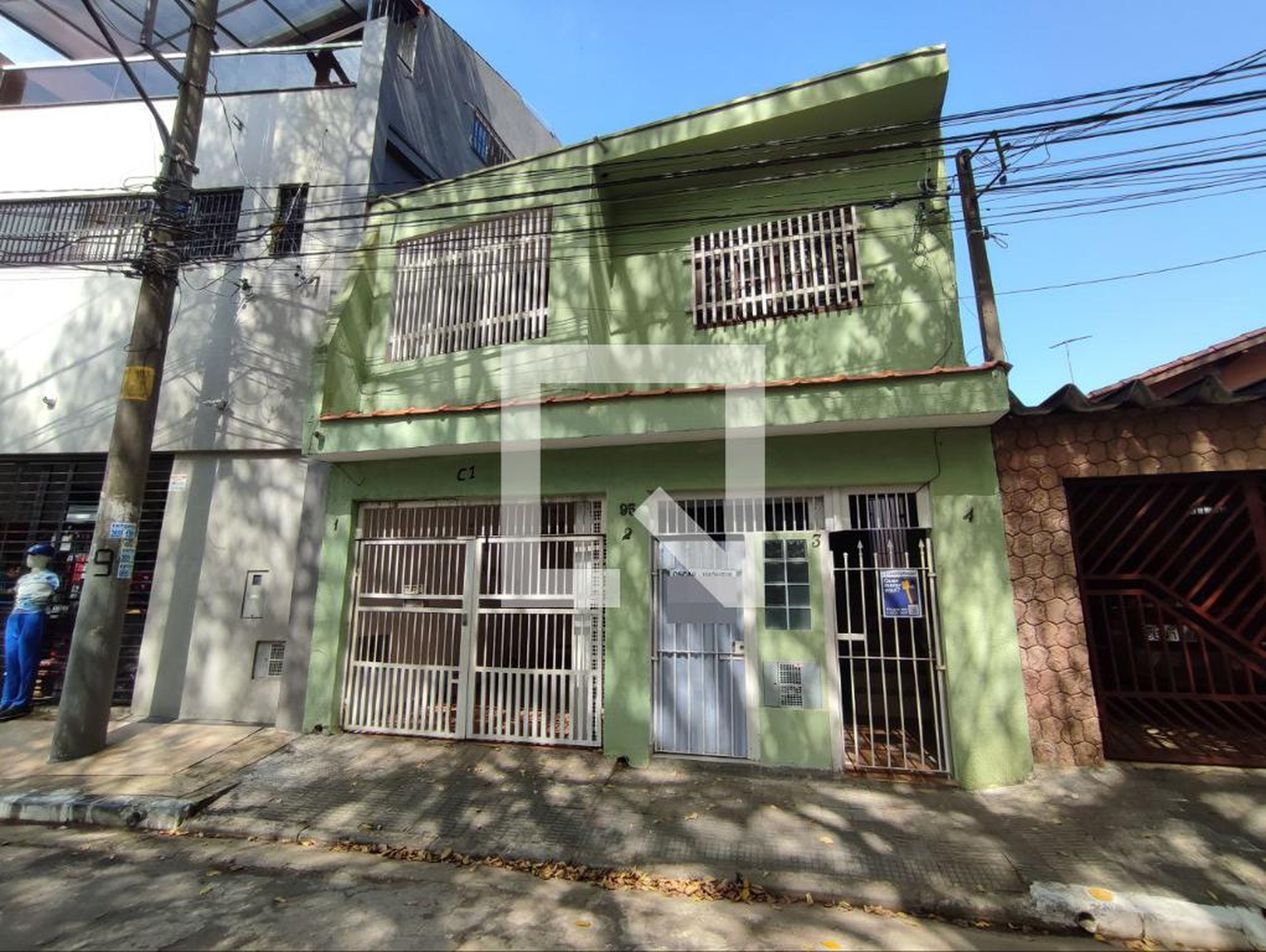 Fachada Condomínio em Rua Salmorão, 95