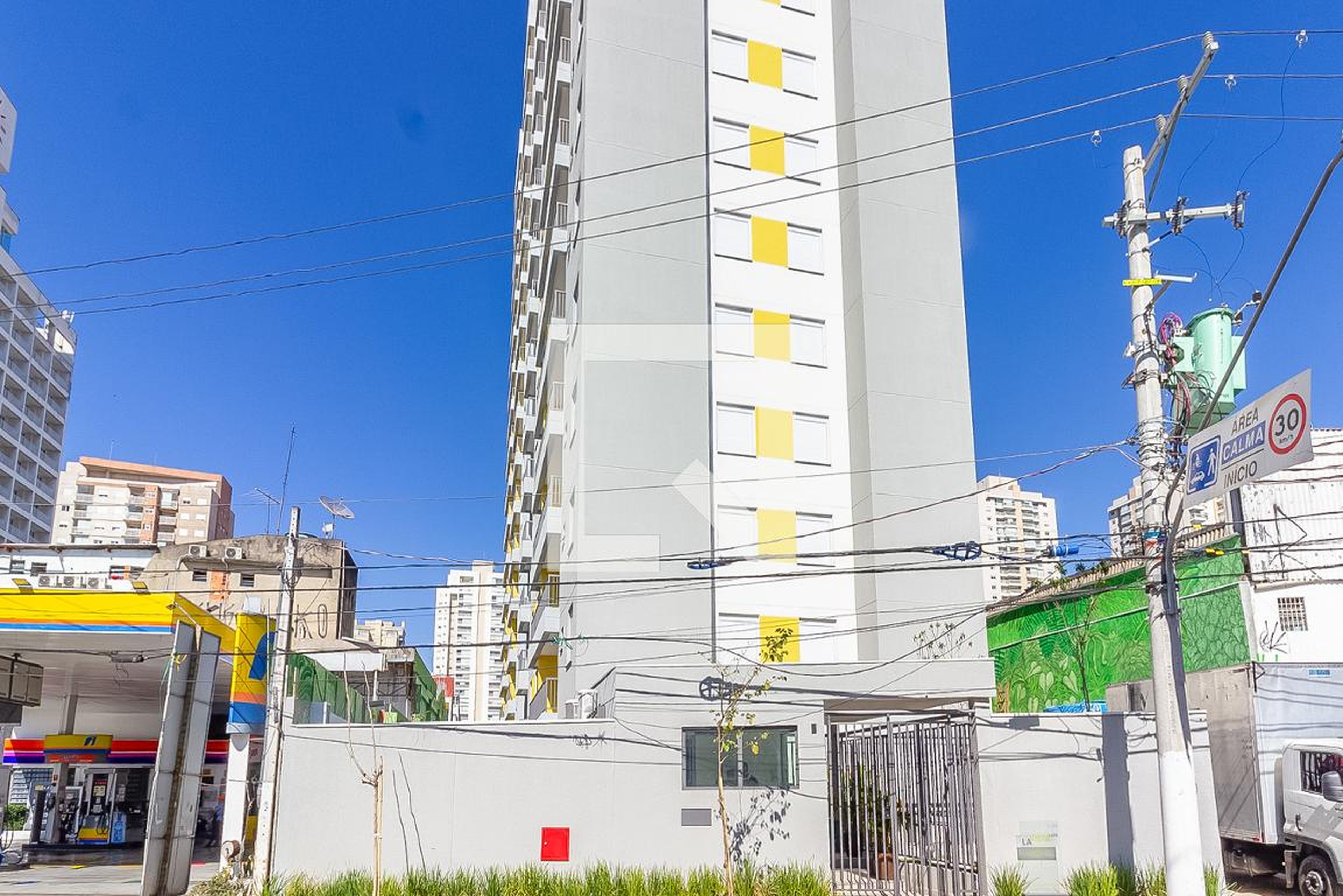 Fachada Condomínio em Viela Um, 1285