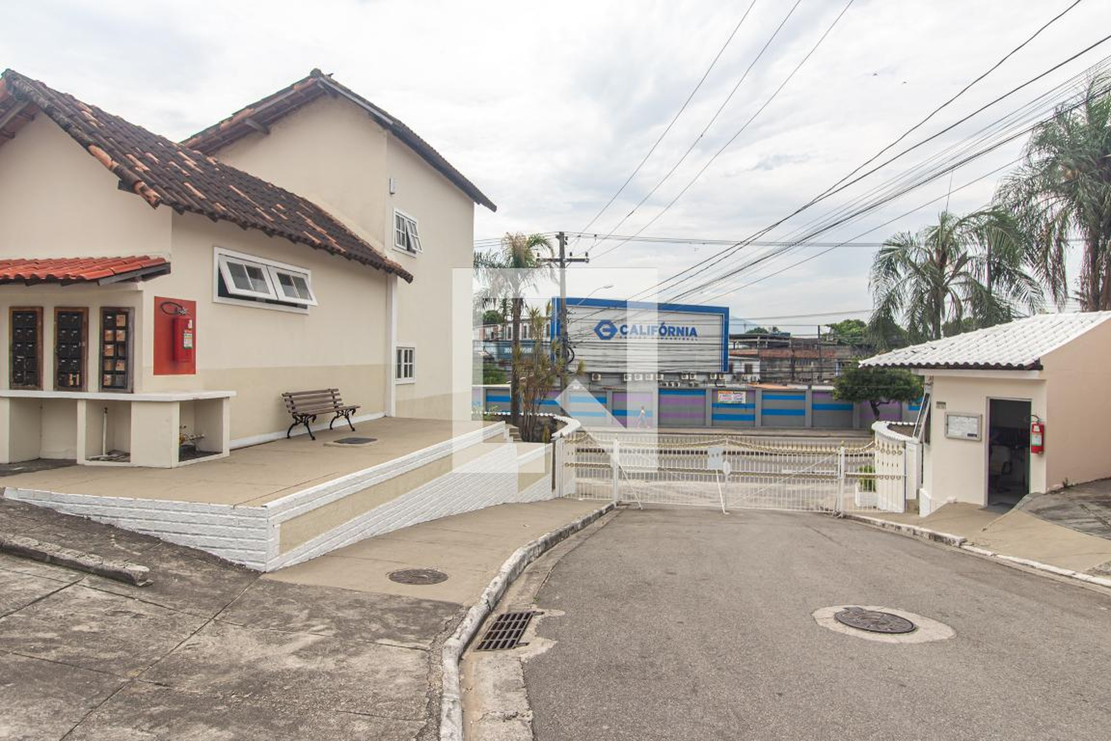 Fachada do condomínio Condomínio em Estrada do Campinho, 2261