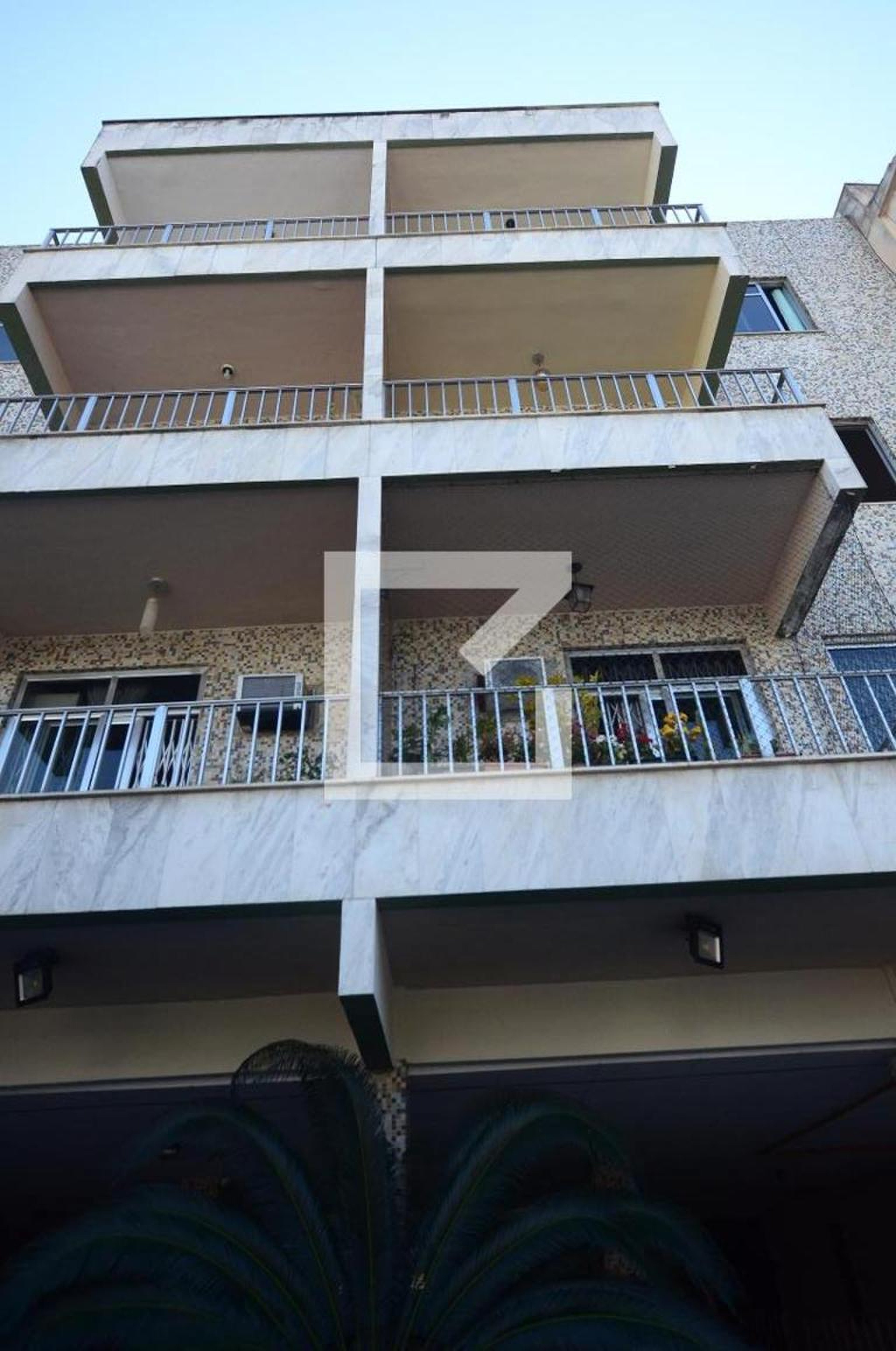 Fachada do Prédio Condomínio em Rua Américo Brasiliense, 175