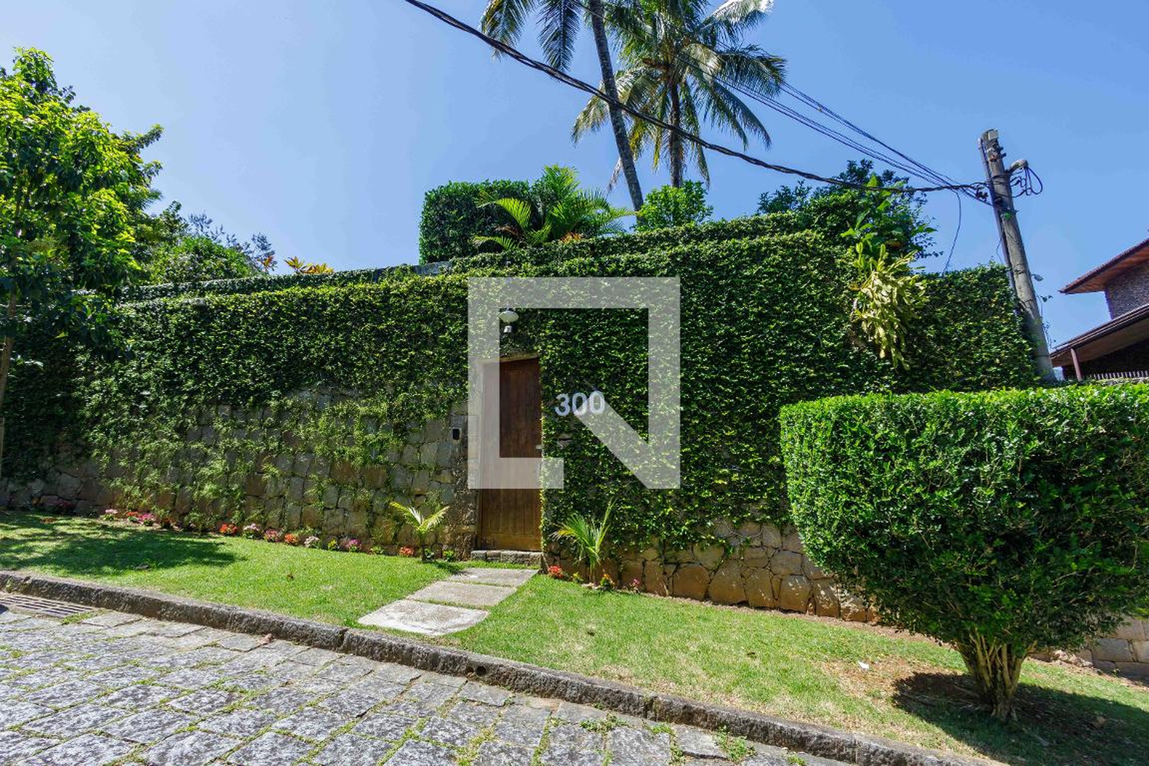 Fachada Condomínio em Rua Ernâni Agrícola, 300