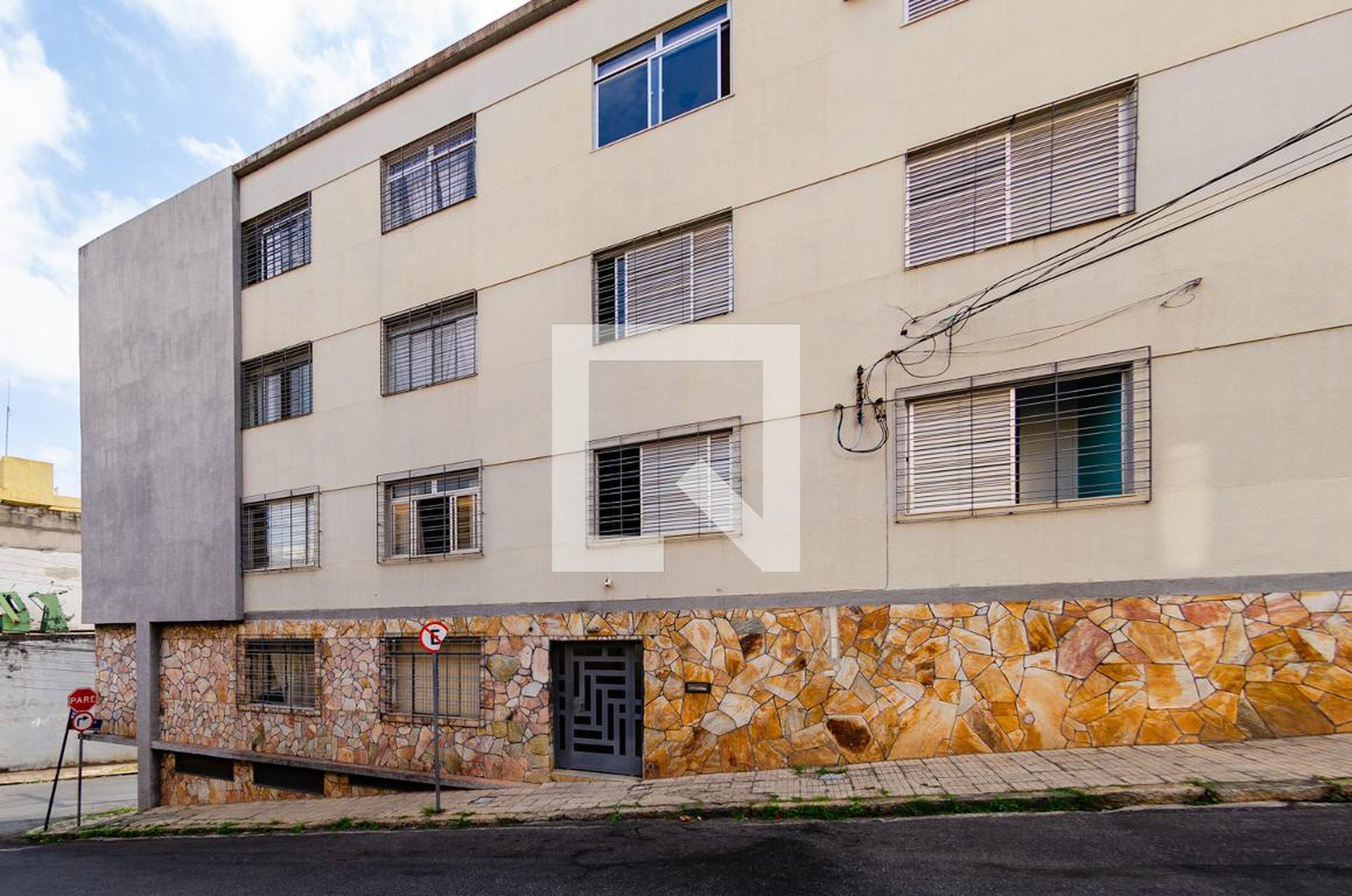 Fachada Condomínio em Rua Atenas, 300