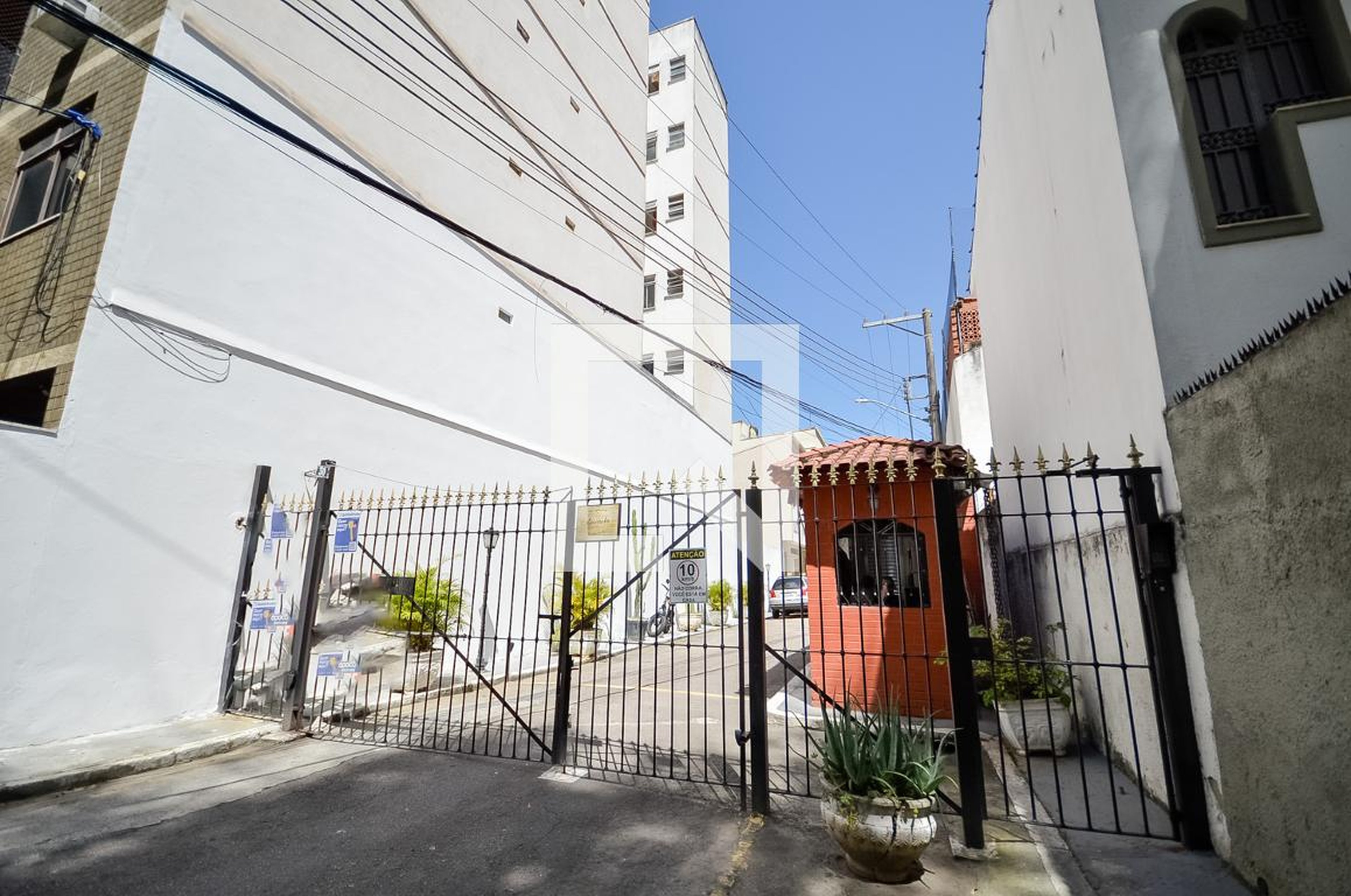 Fachada Condomínio Amarelo