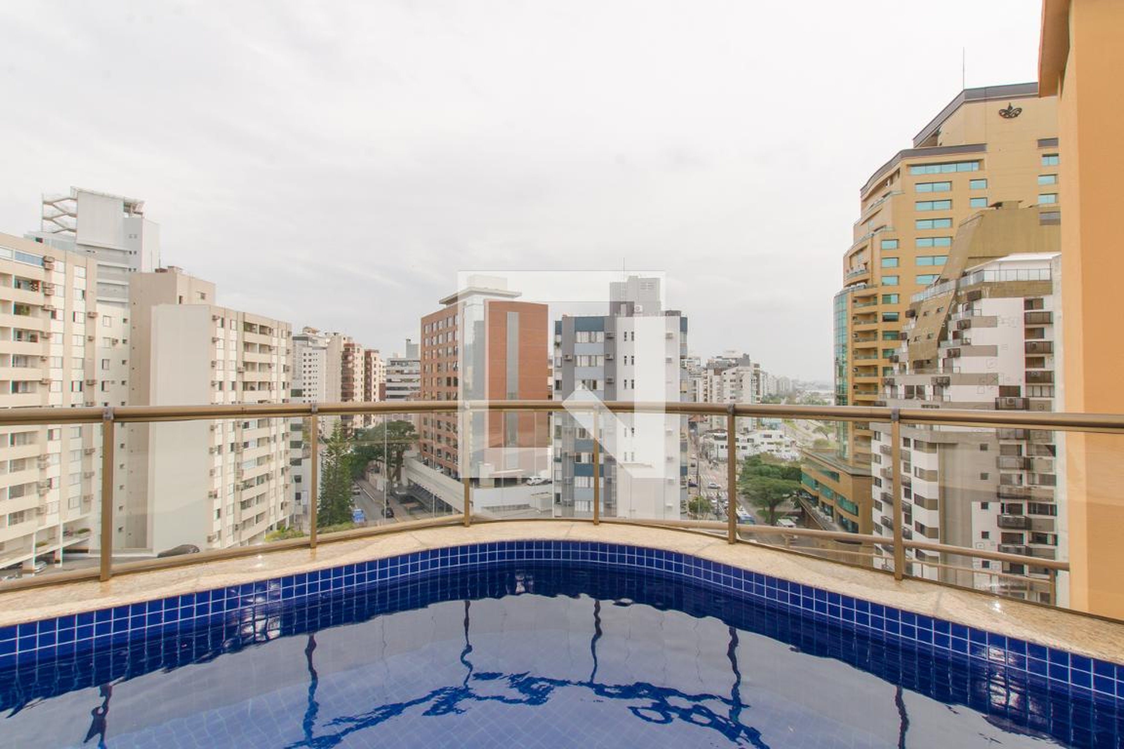 Piscina - Metropolitan Home Boutique