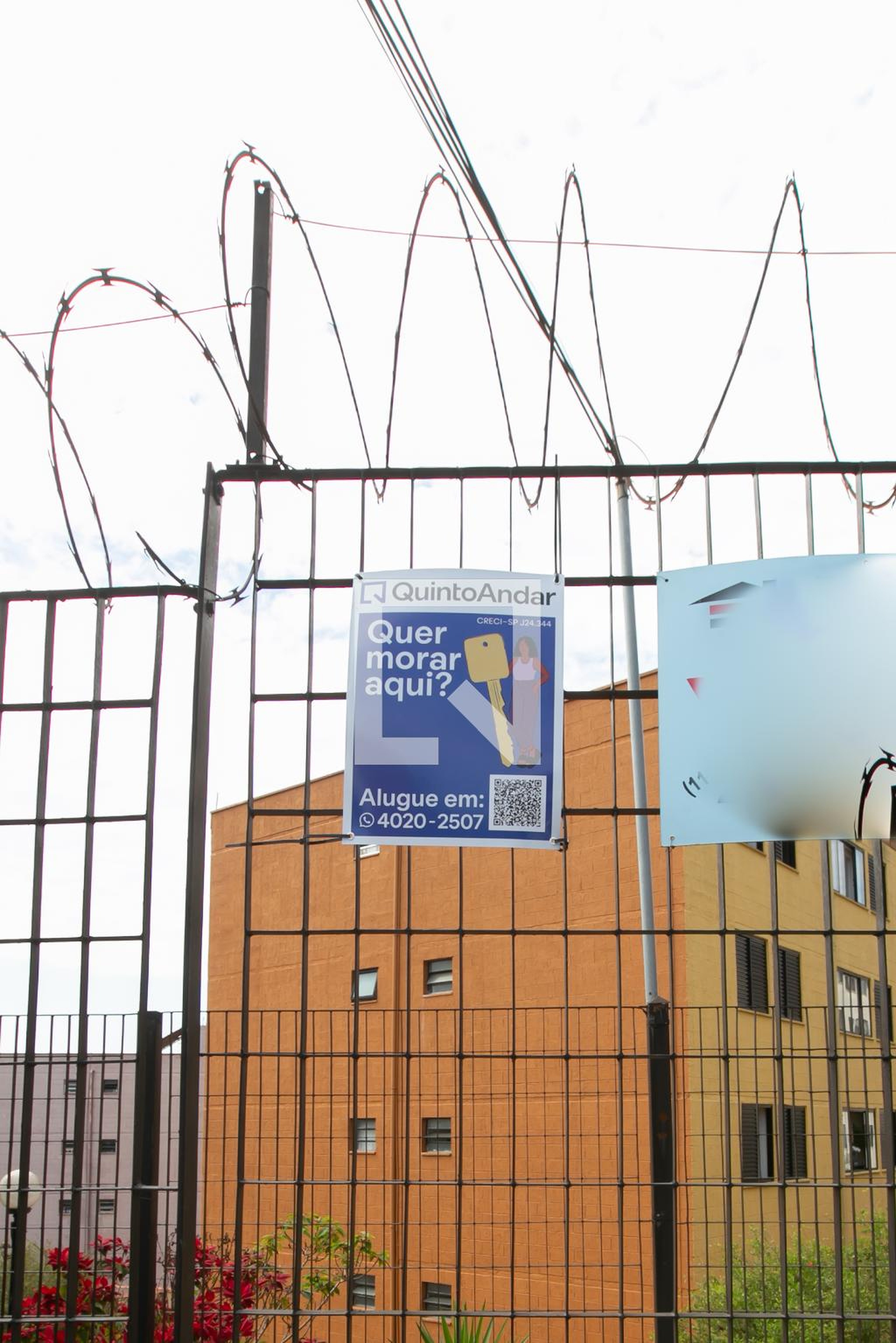 Fachada do Condomínio Condomínio Alamandas