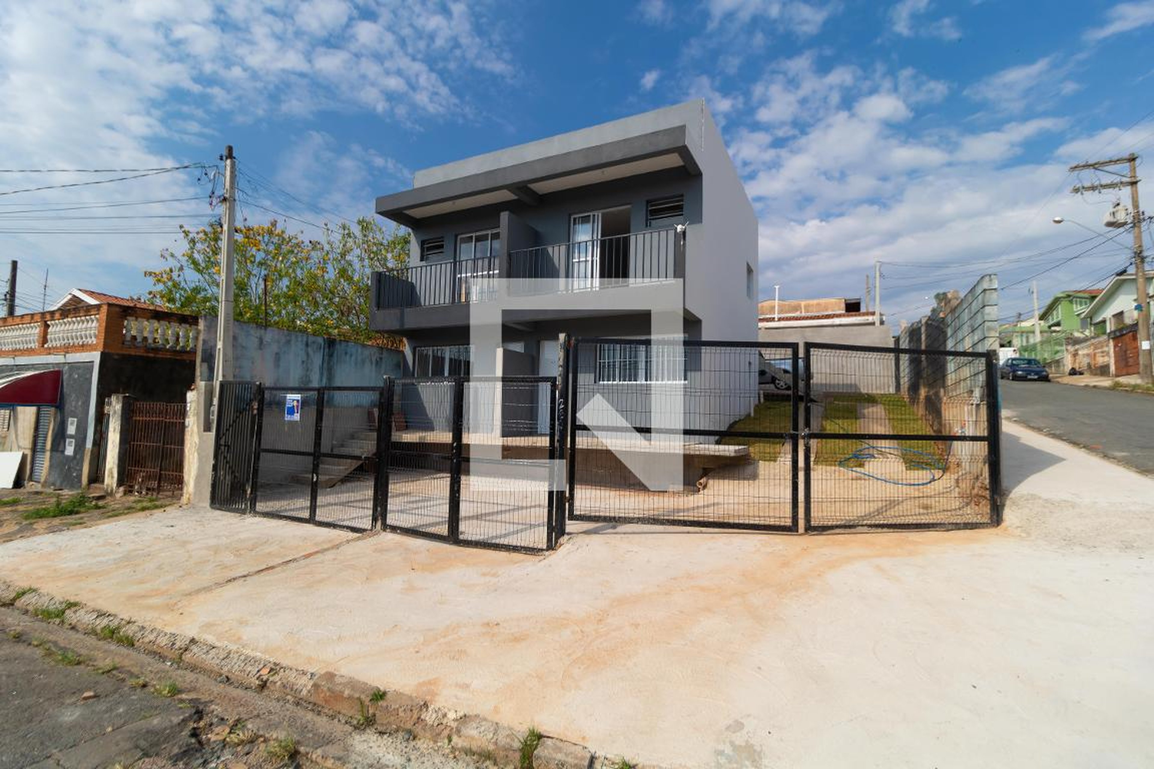 Fachada Condomínio em Rua Amélia Rezende Martins, 260