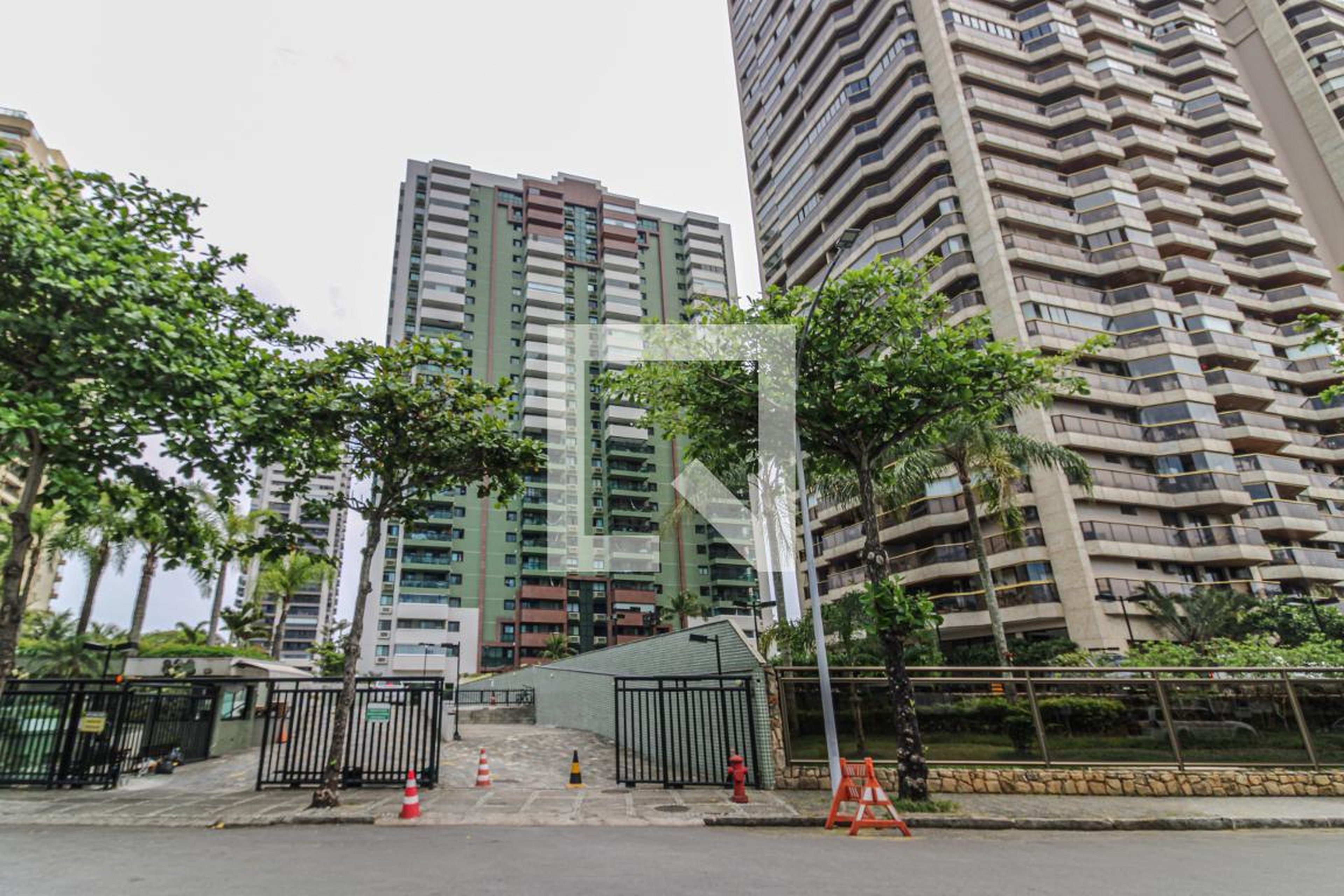 Fachada Condomínio em Rua Lagoa das Garças, 890