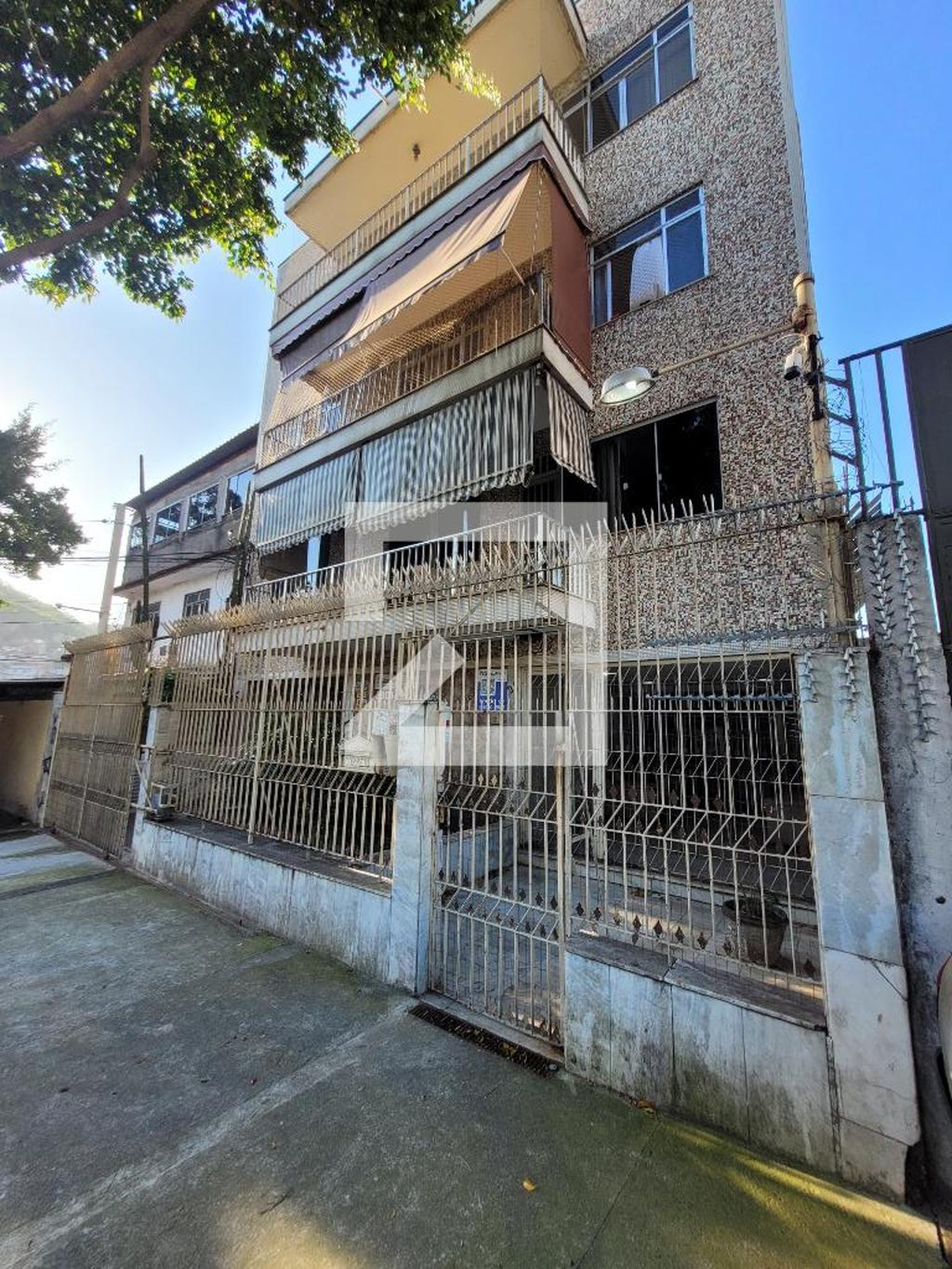 Fachada Condomínio em Rua Lima Drumond, 27