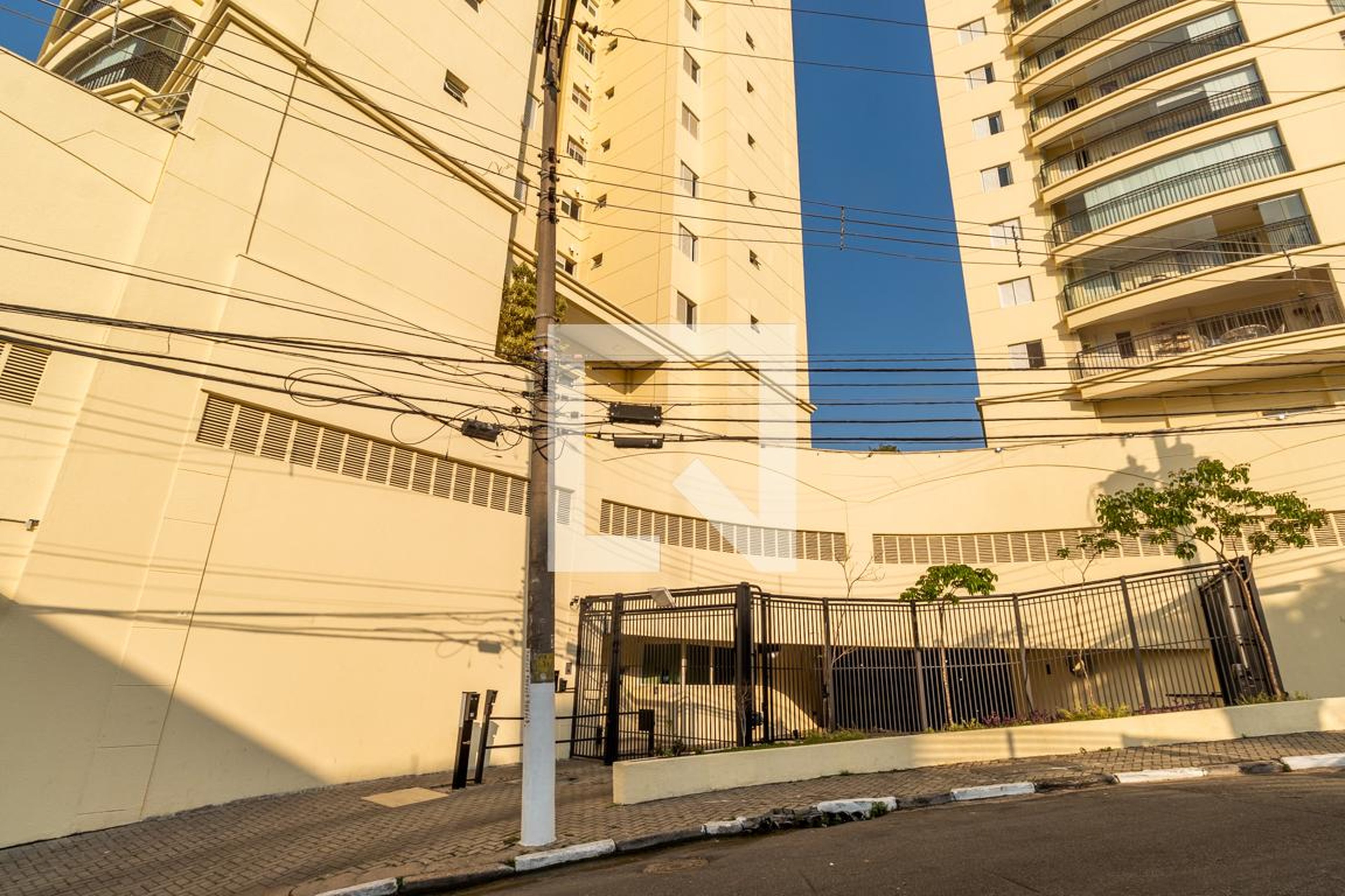Fachada Condomínio em Rua Maria de Castro Mesquita, 83