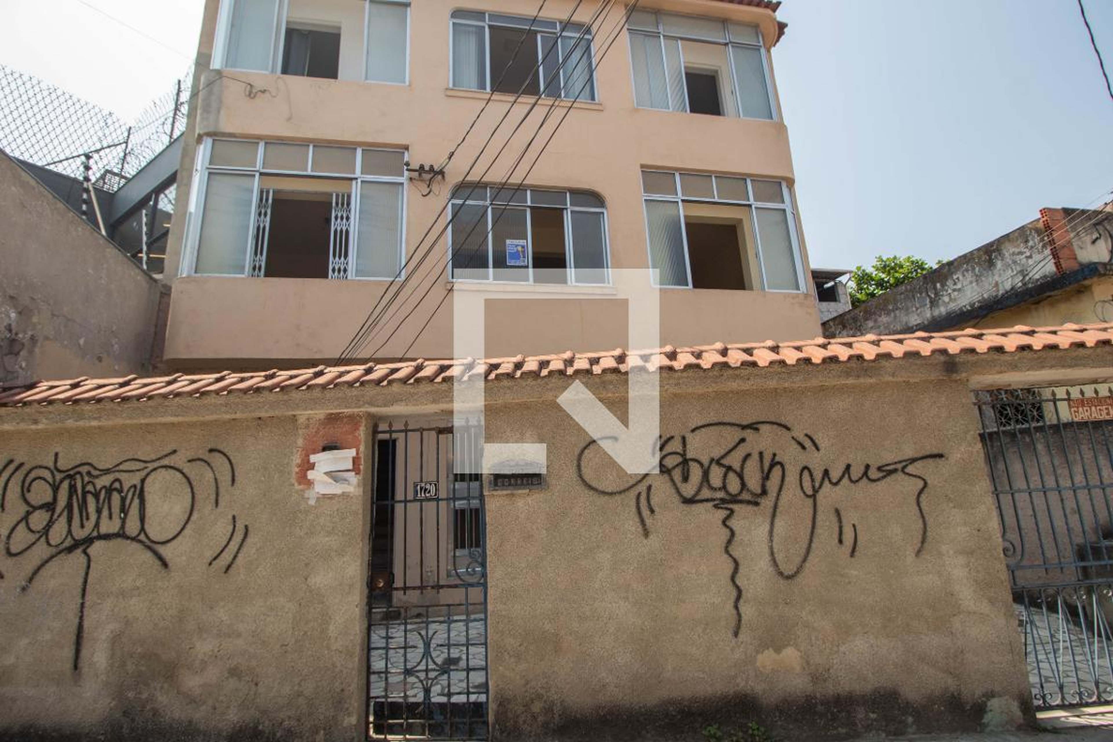 Fachada do Prédio Condomínio em Avenida dos Democráticos, 1720