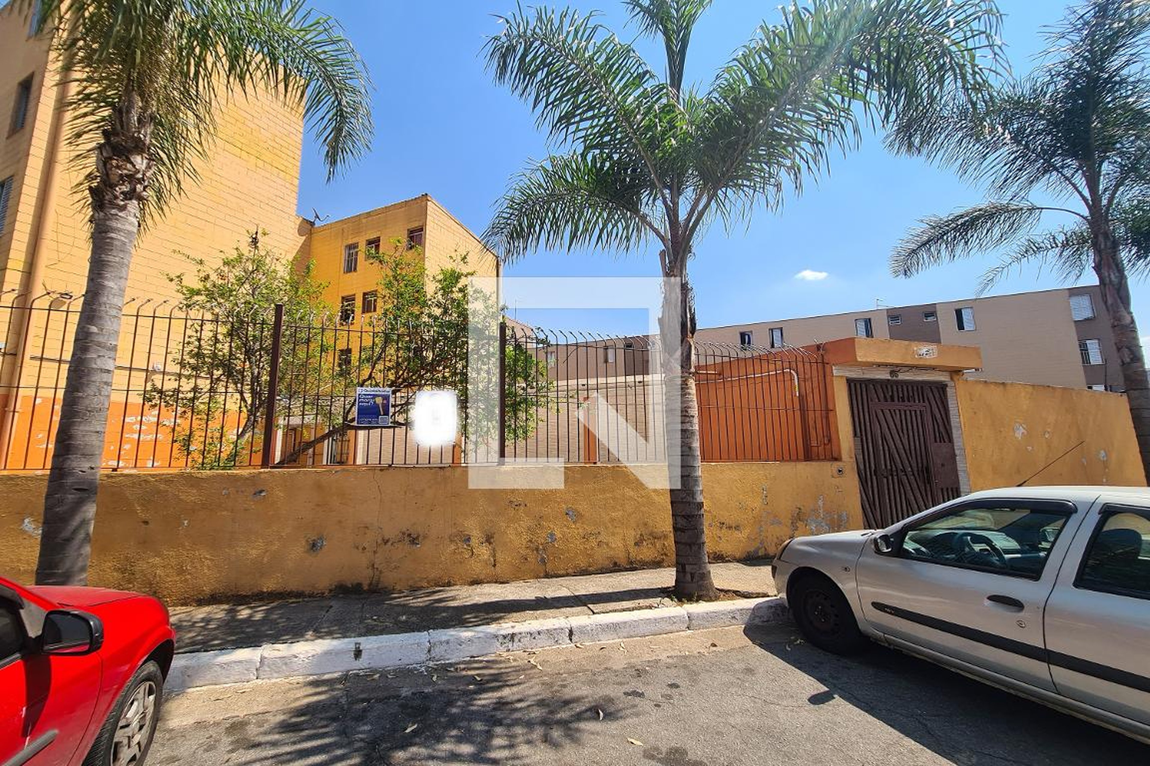 Fachada Condomínio em Rua Simpliciano Olivo, 65