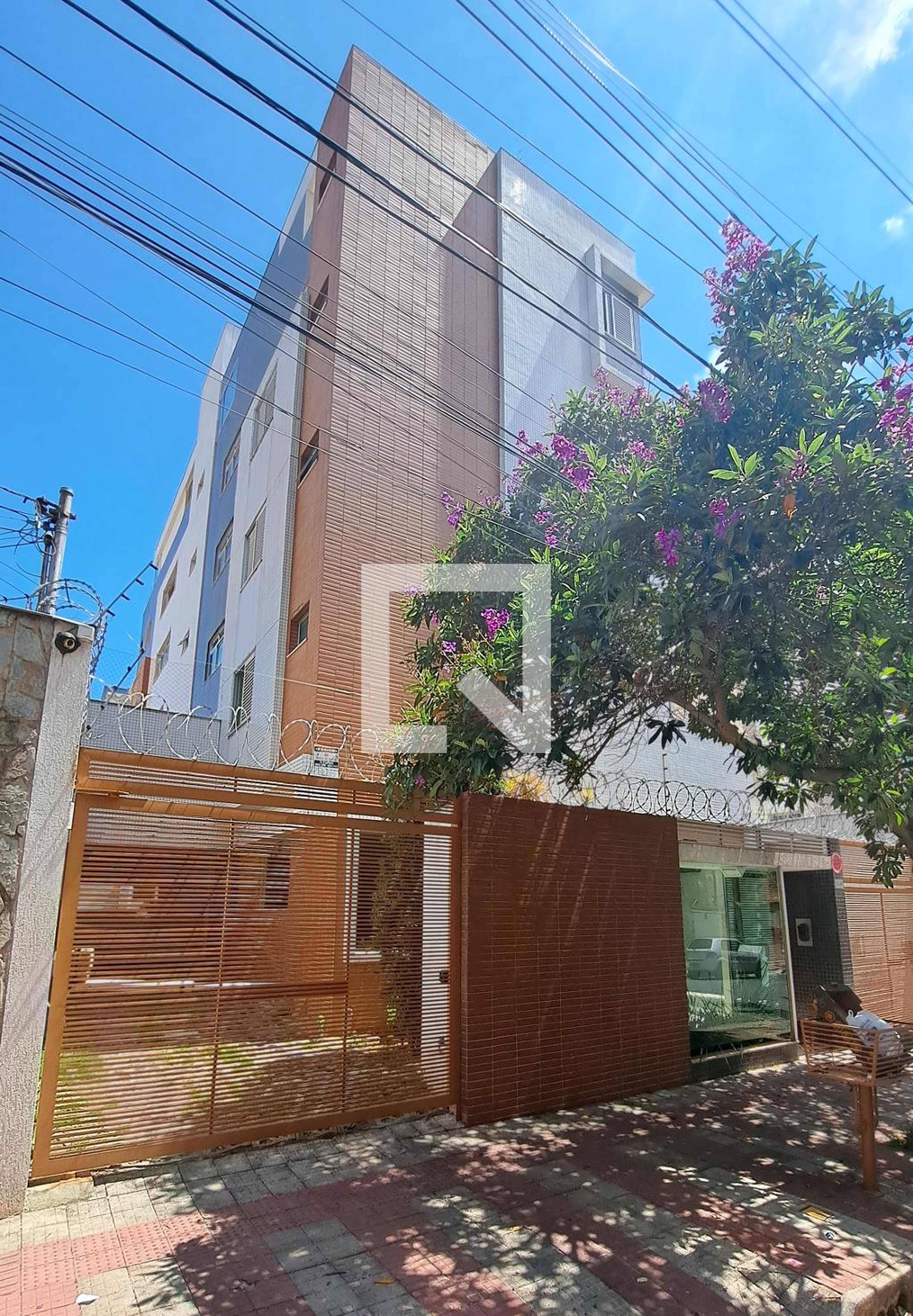 Fachada do prédio Condomínio em Rua Oriente, 318