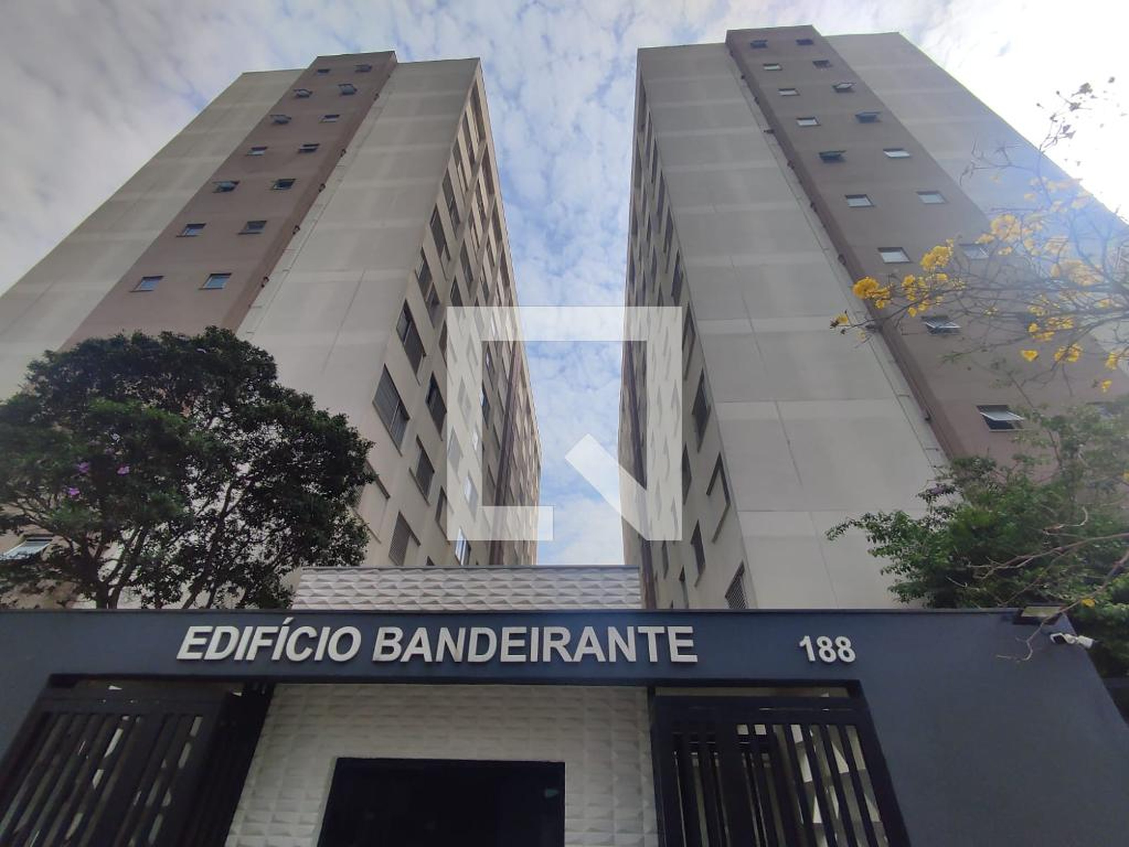 Fachada do Condomínio Condomínio bandeirante