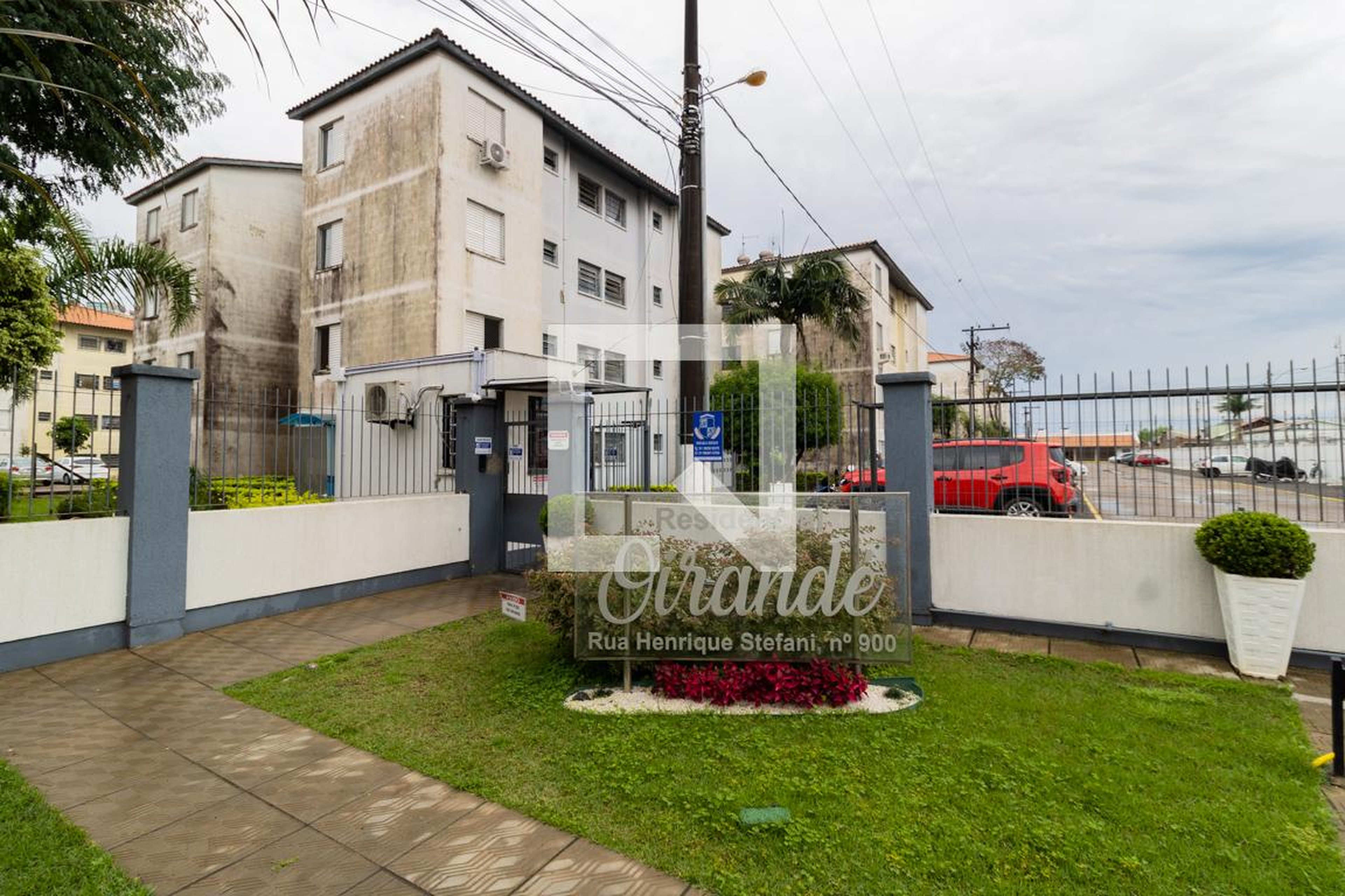 Fachada do condomínio Condomínio em Rua Canela, 900