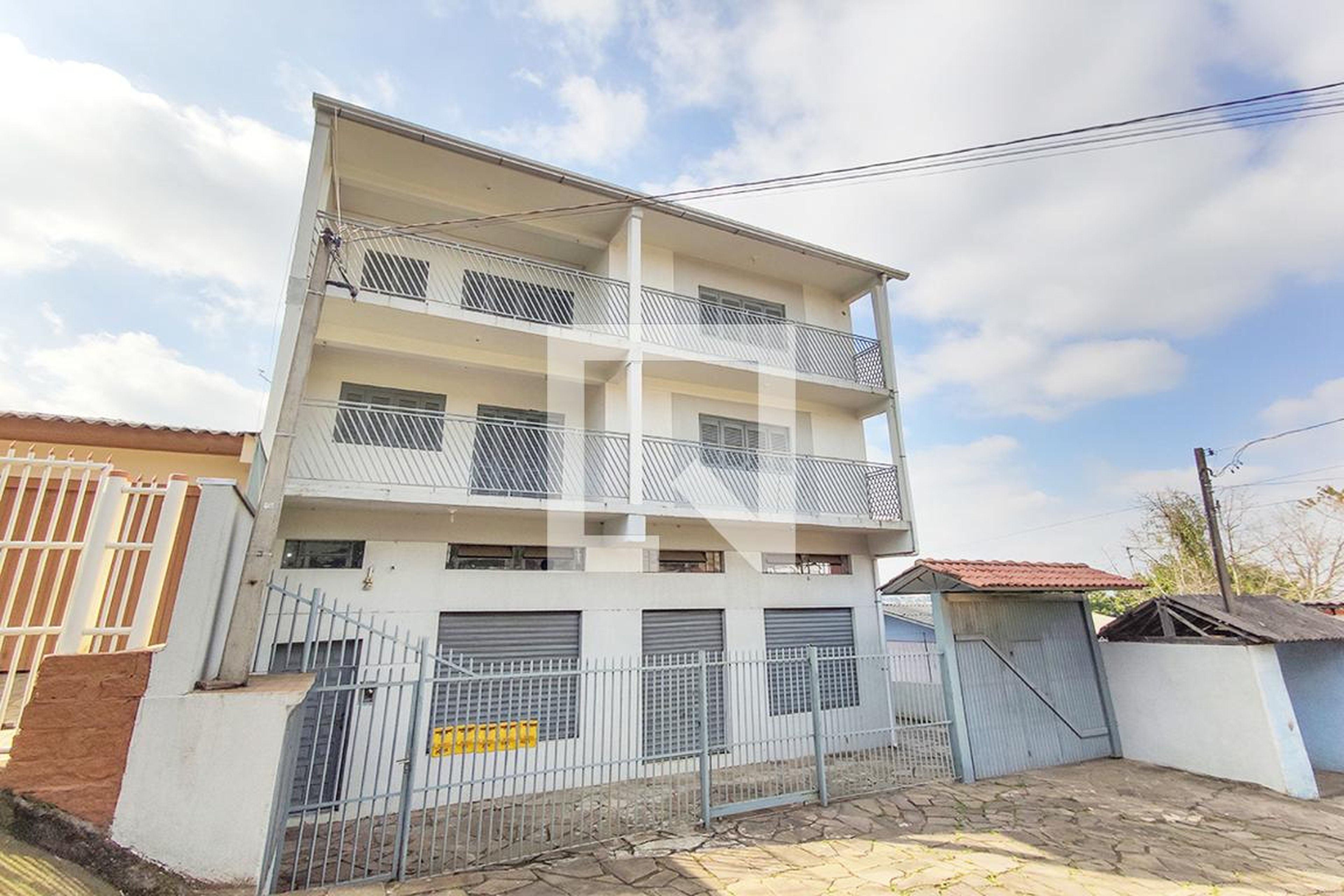 Fachada Condomínio em Rua Ângelo Provenzano, 17