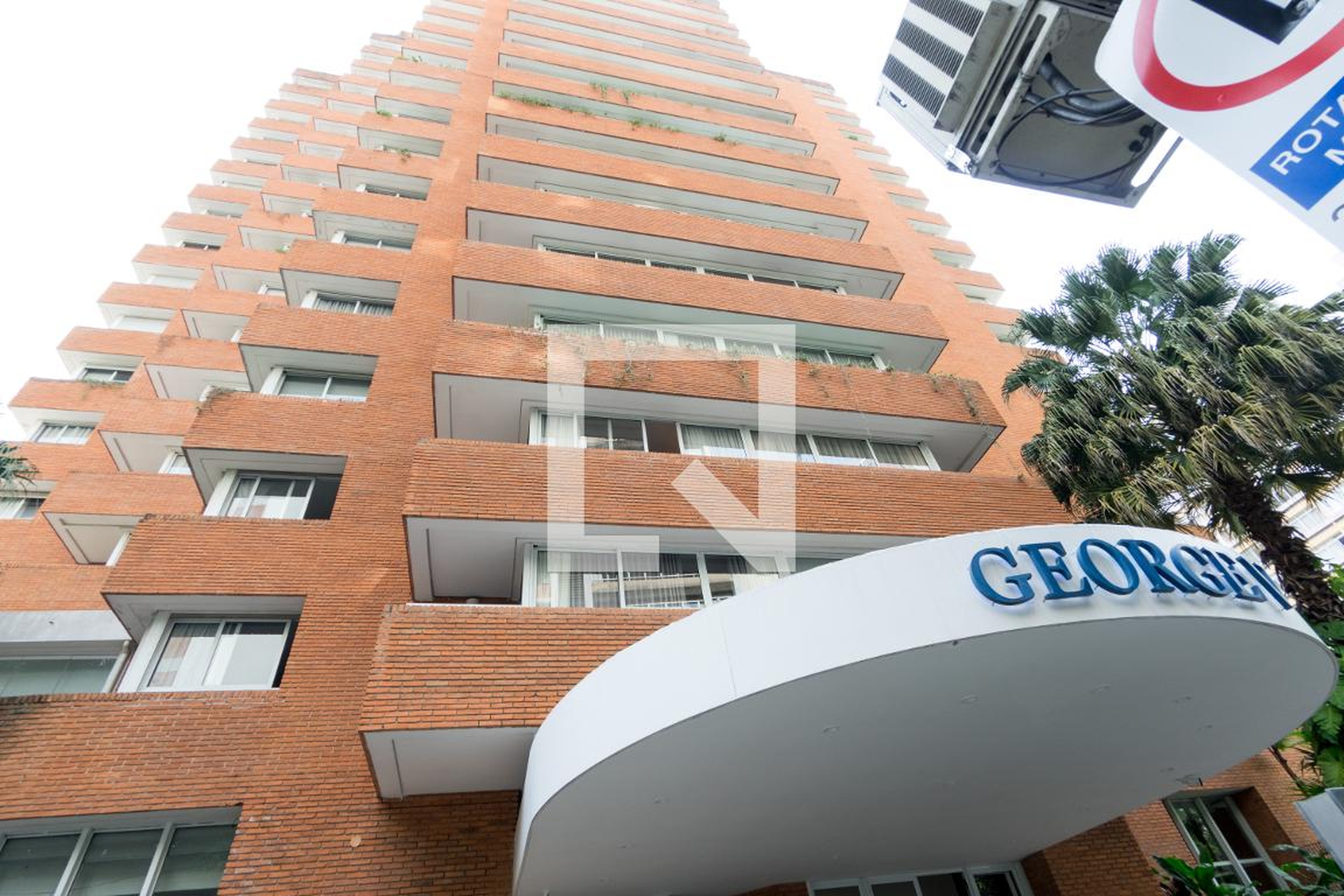 Fachada do Prédio Condomínio George V Residence