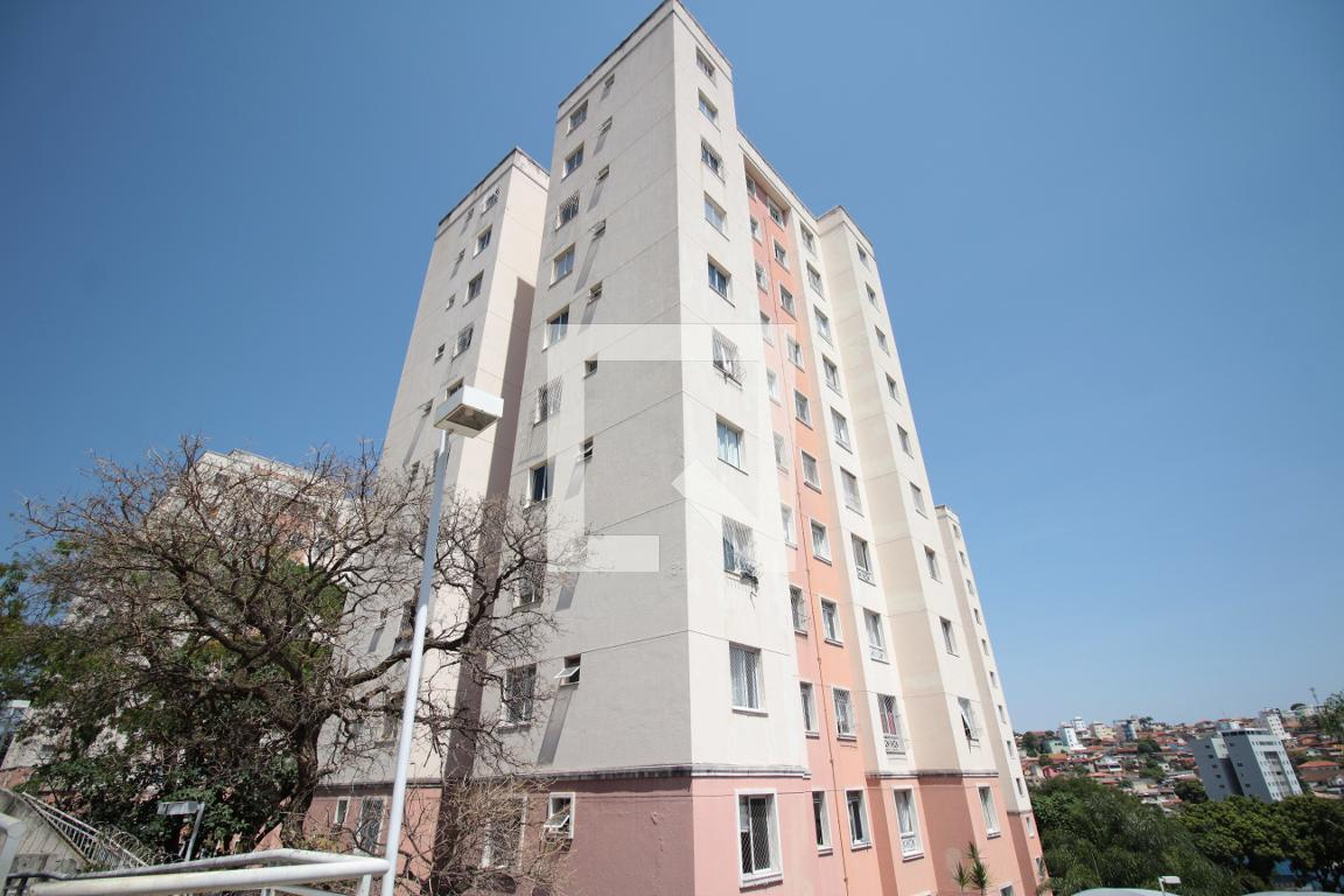 Fachada Condomínio em Rua Geralda Rodrigues da Costa, 185