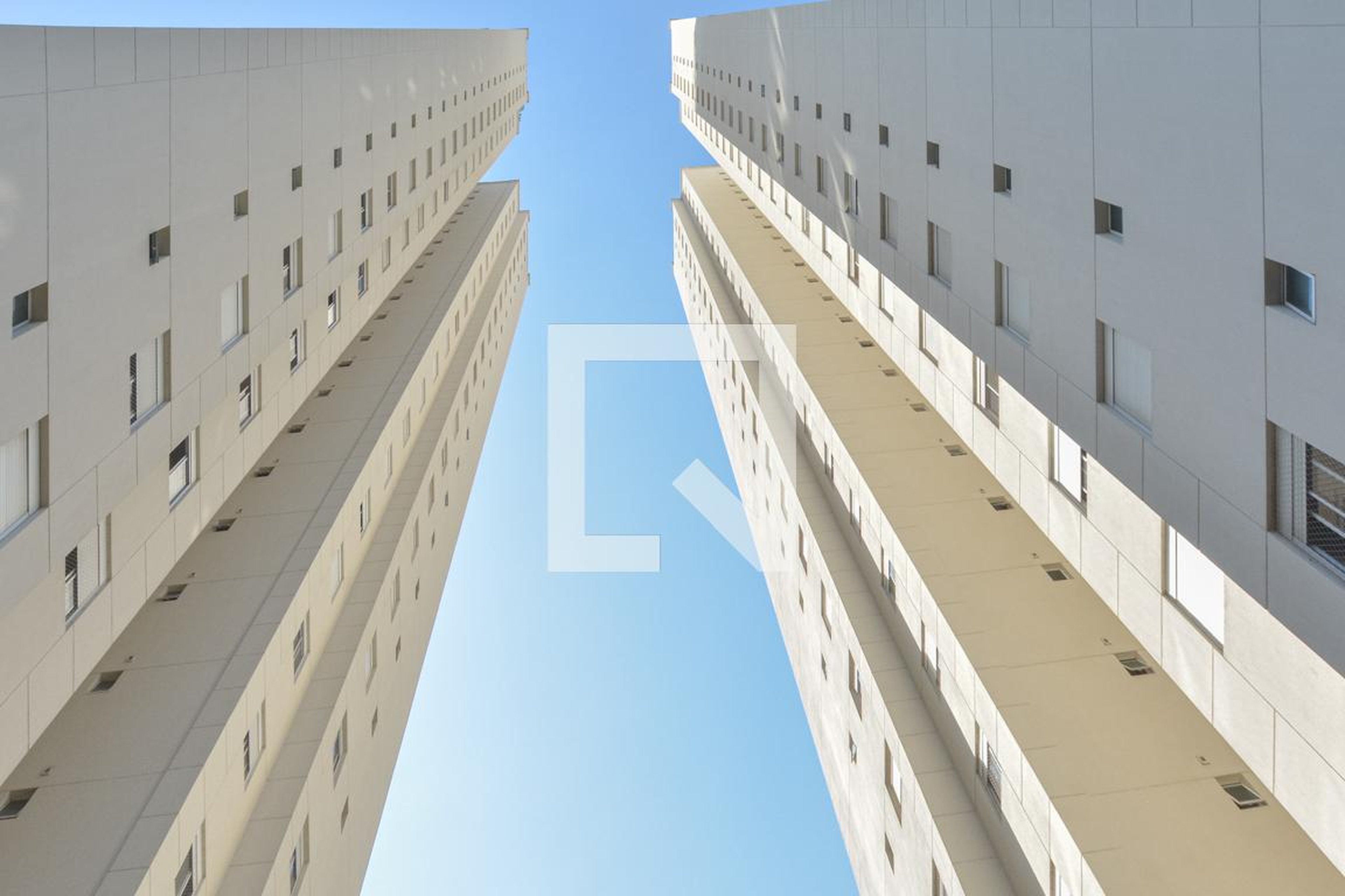 Fachada Condomínio em Rua Cipriano Barata, 726