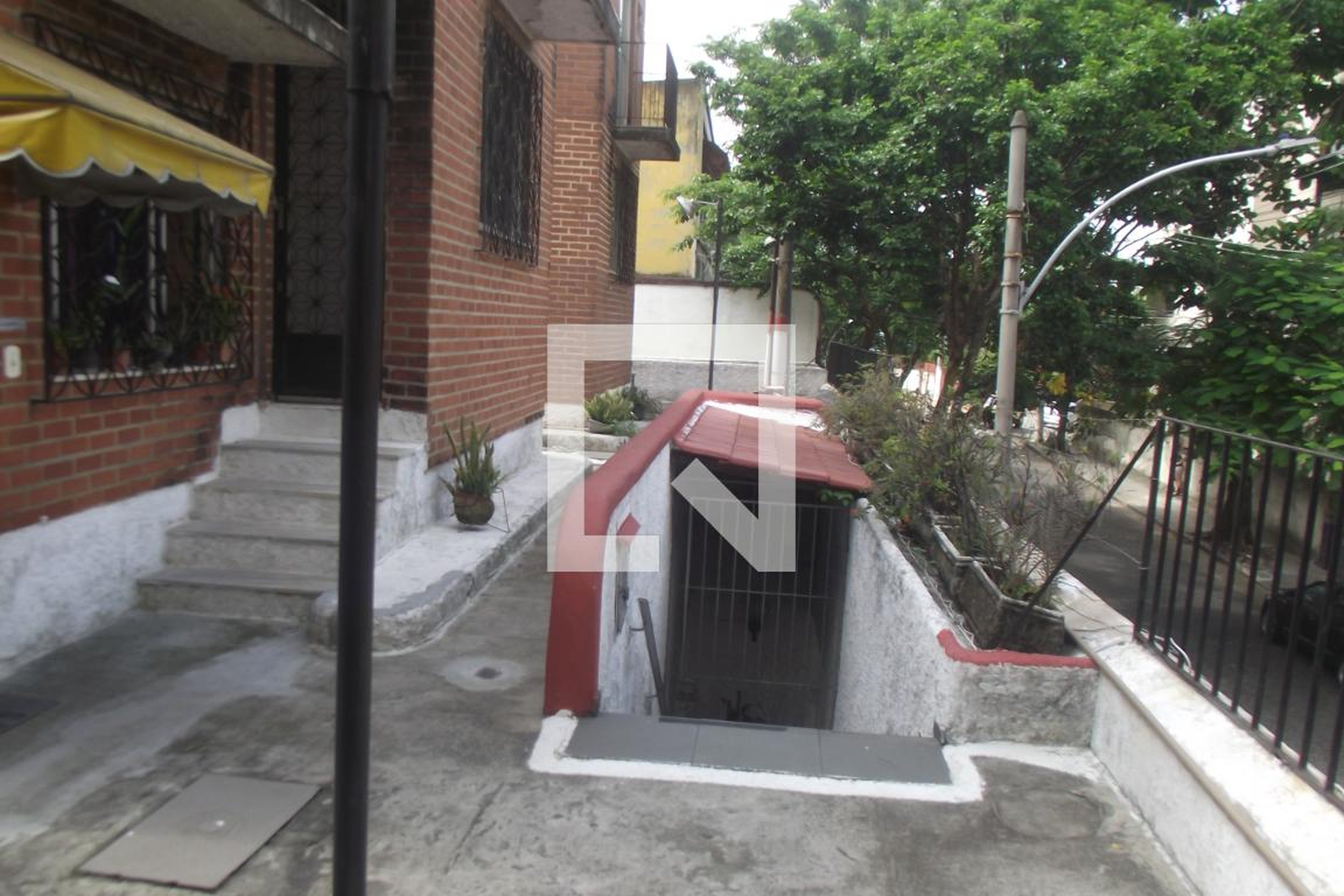 Fachada Condomínio em Rua Luís de Brito, 128