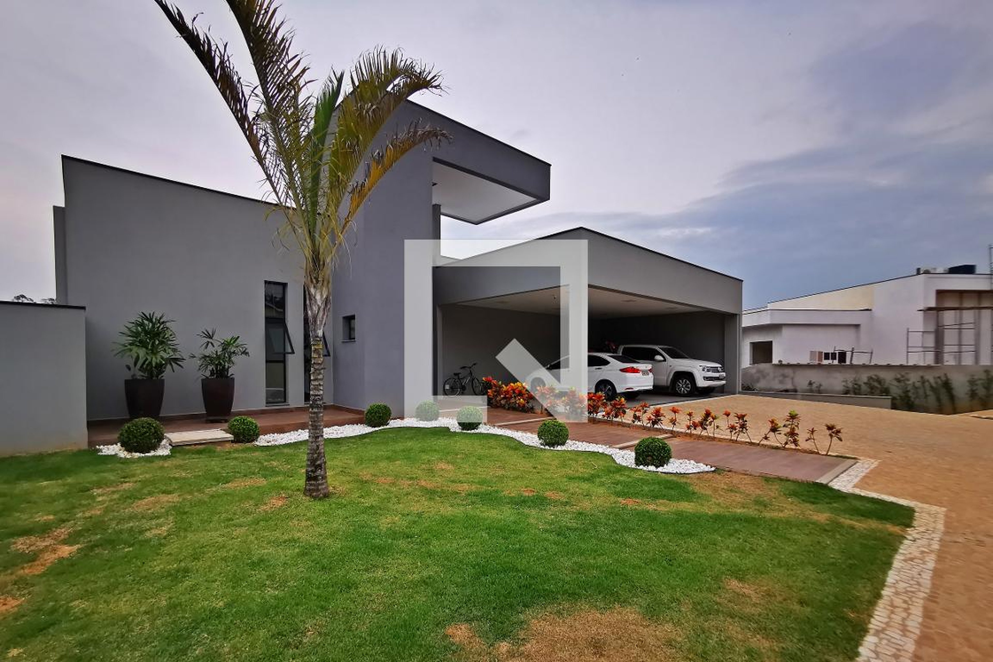 Fachada Condomínio em Rua Yedda Ladeira Faber Guyot, 95