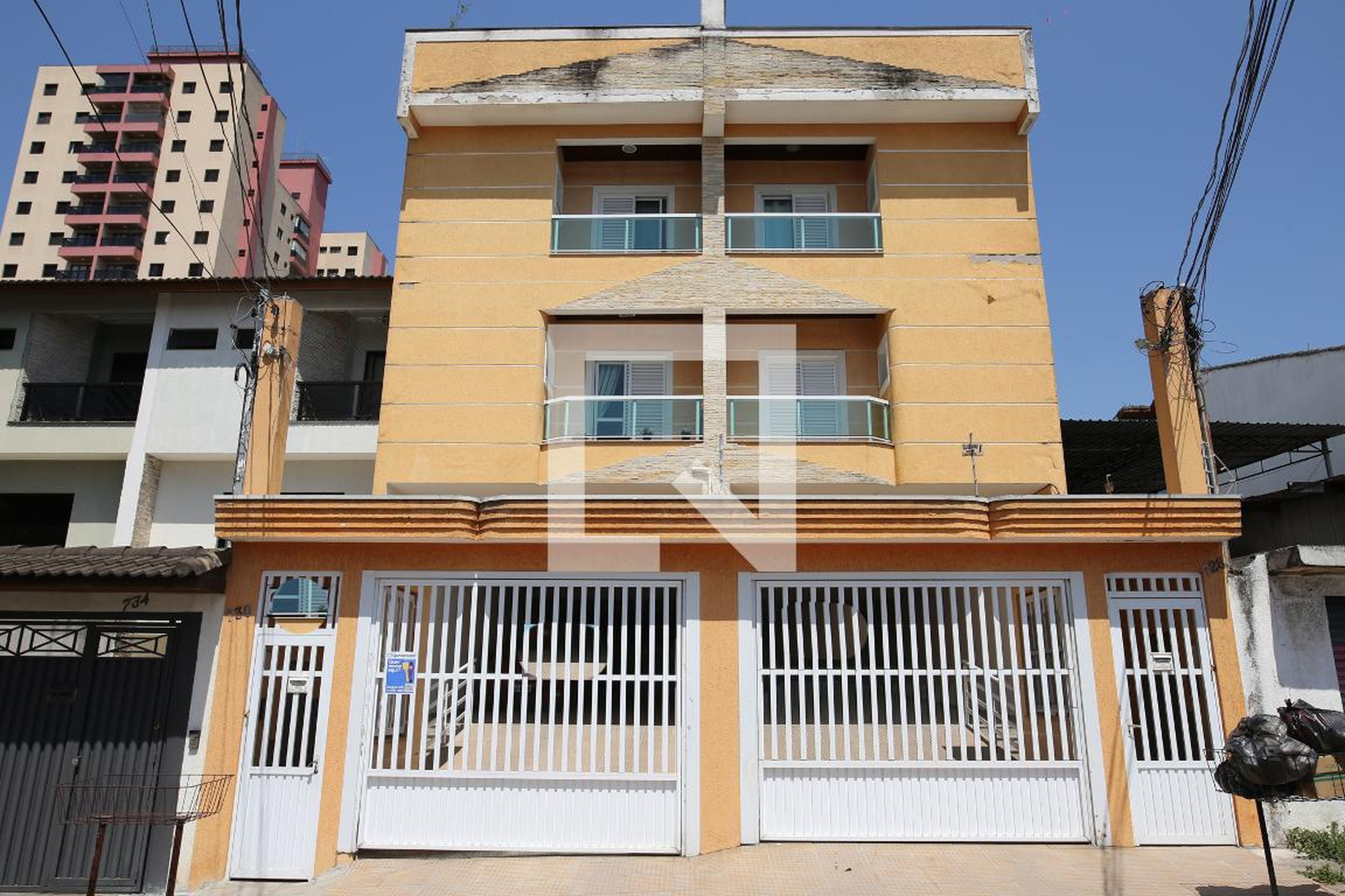 Fachada Condomínio em Rua Arujá, 730