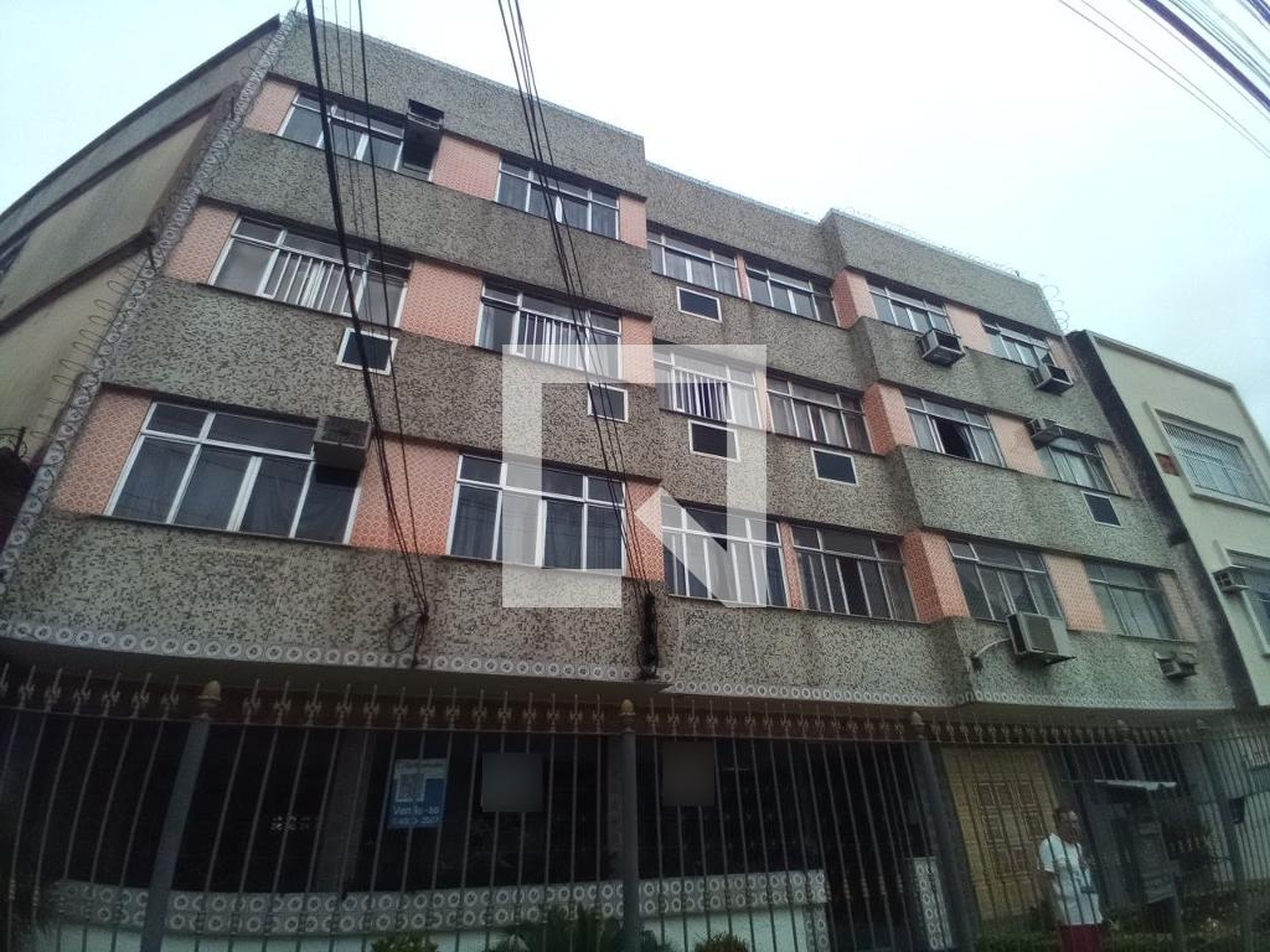 Fachada Condomínio em Rua Miranda e Brito, 66