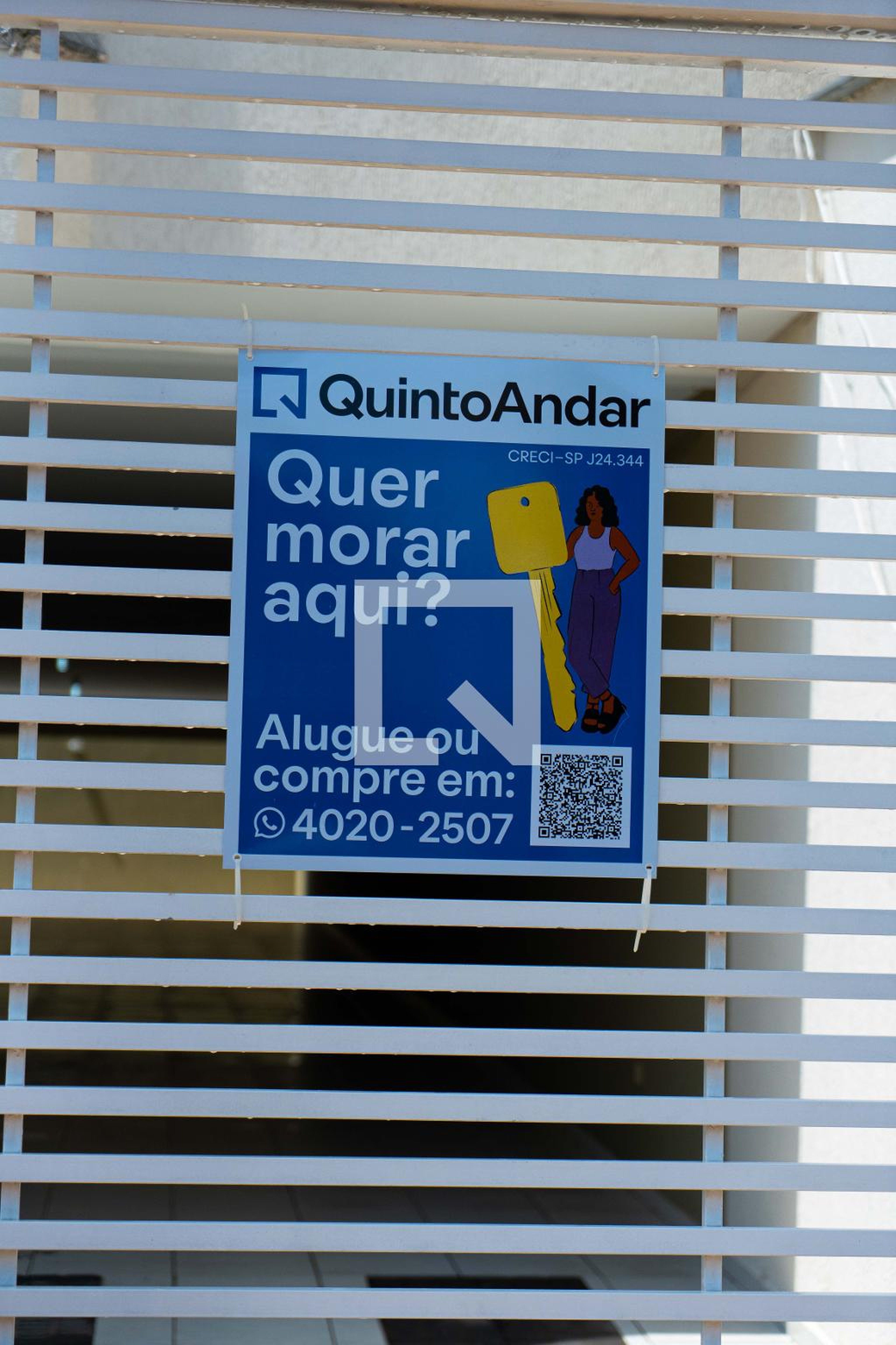 Fachada Condomínio em Rua Bari, 142