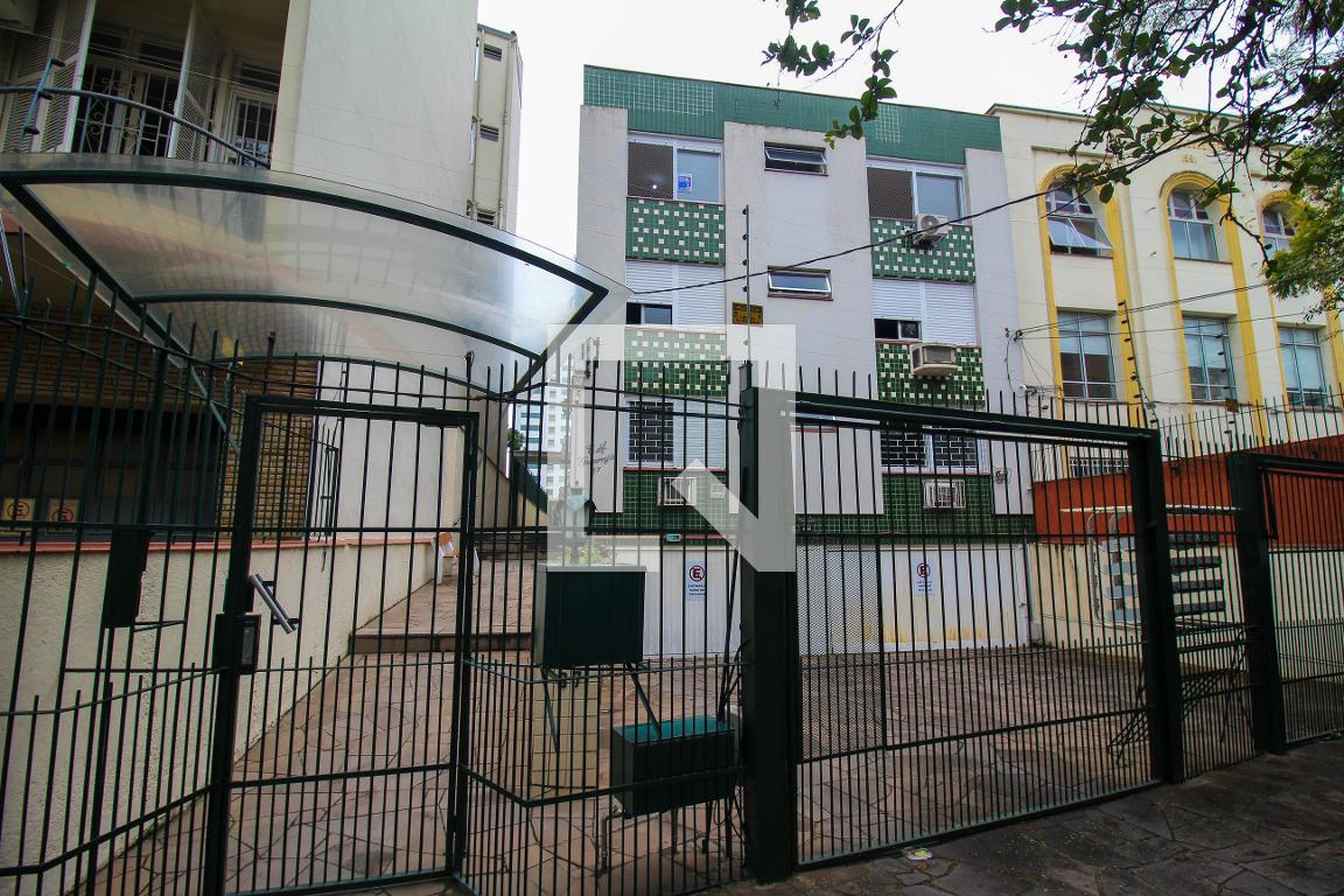 Fachada do Prédio Condomínio em Rua Henrique Dias, 87