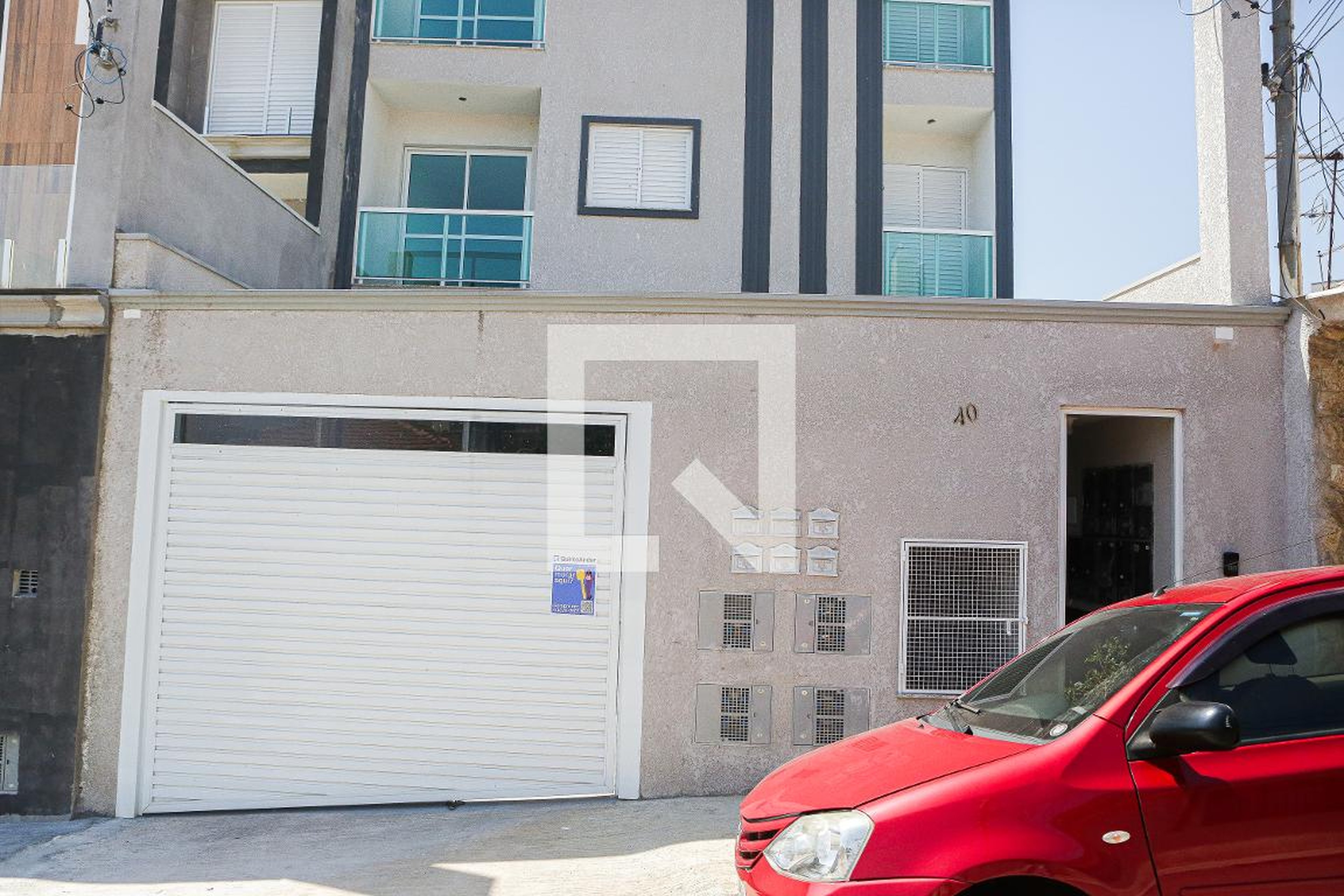 Fachada Condomínio em Rua Conde Juliano, 40