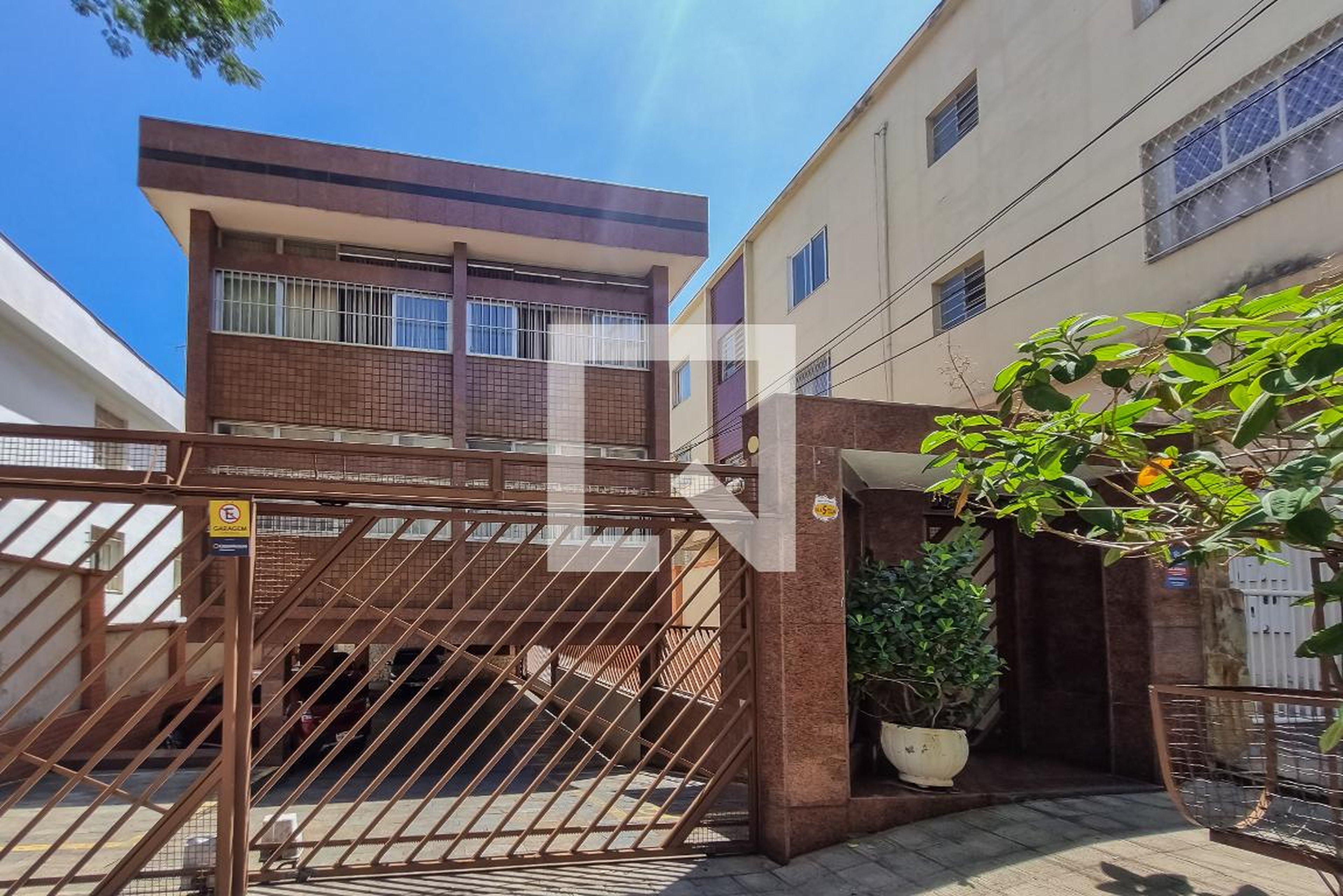 Fachada Condomínio em Rua Cristina, 270