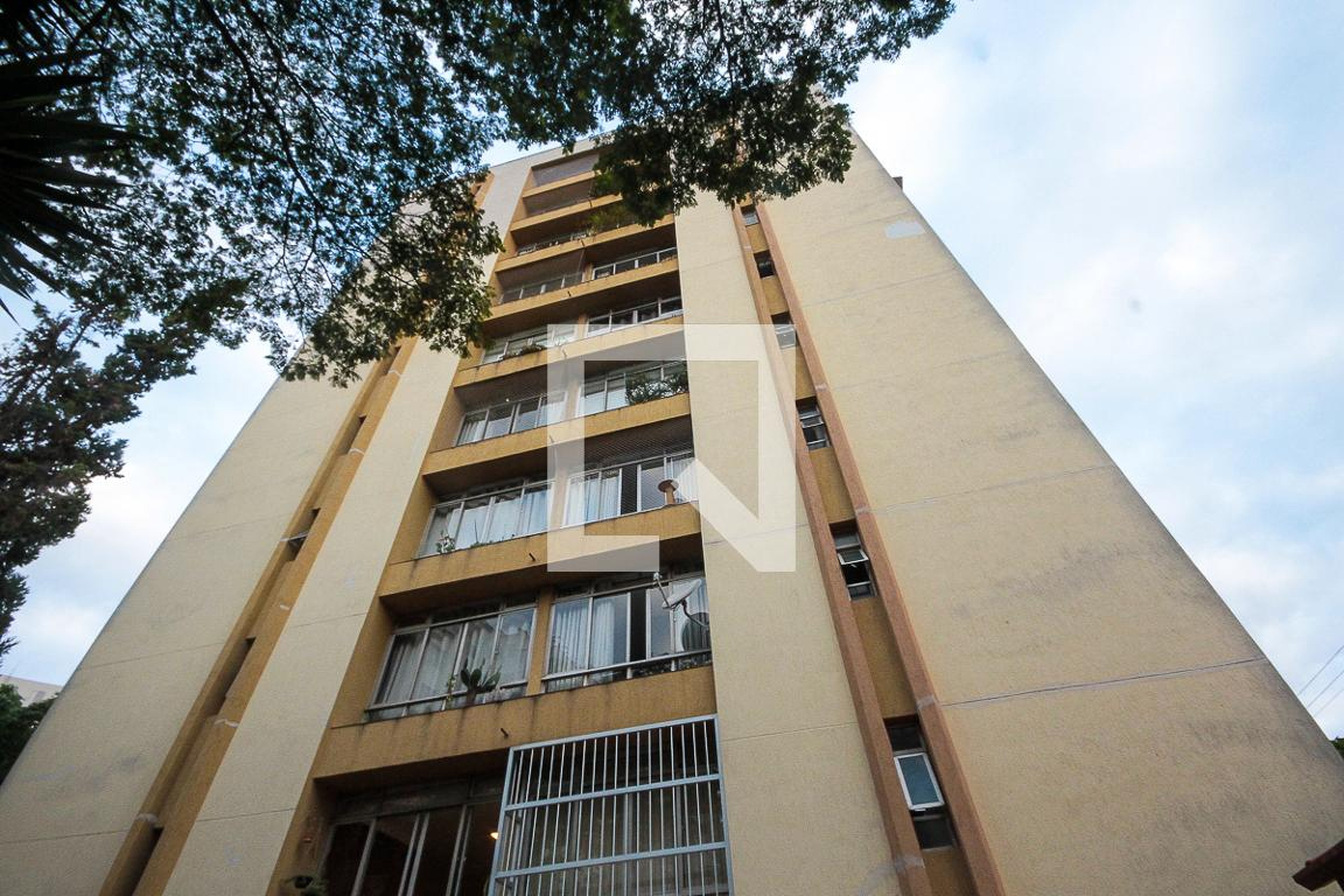 Fachada Condomínio em Rua Jacaraípe, 563