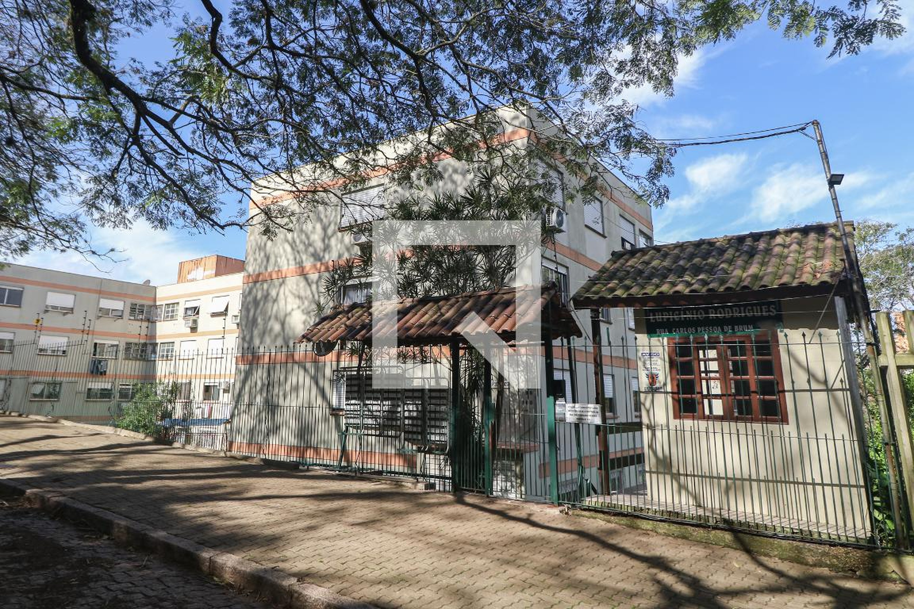 Fachada Condomínio Lupicinio Rodrigues