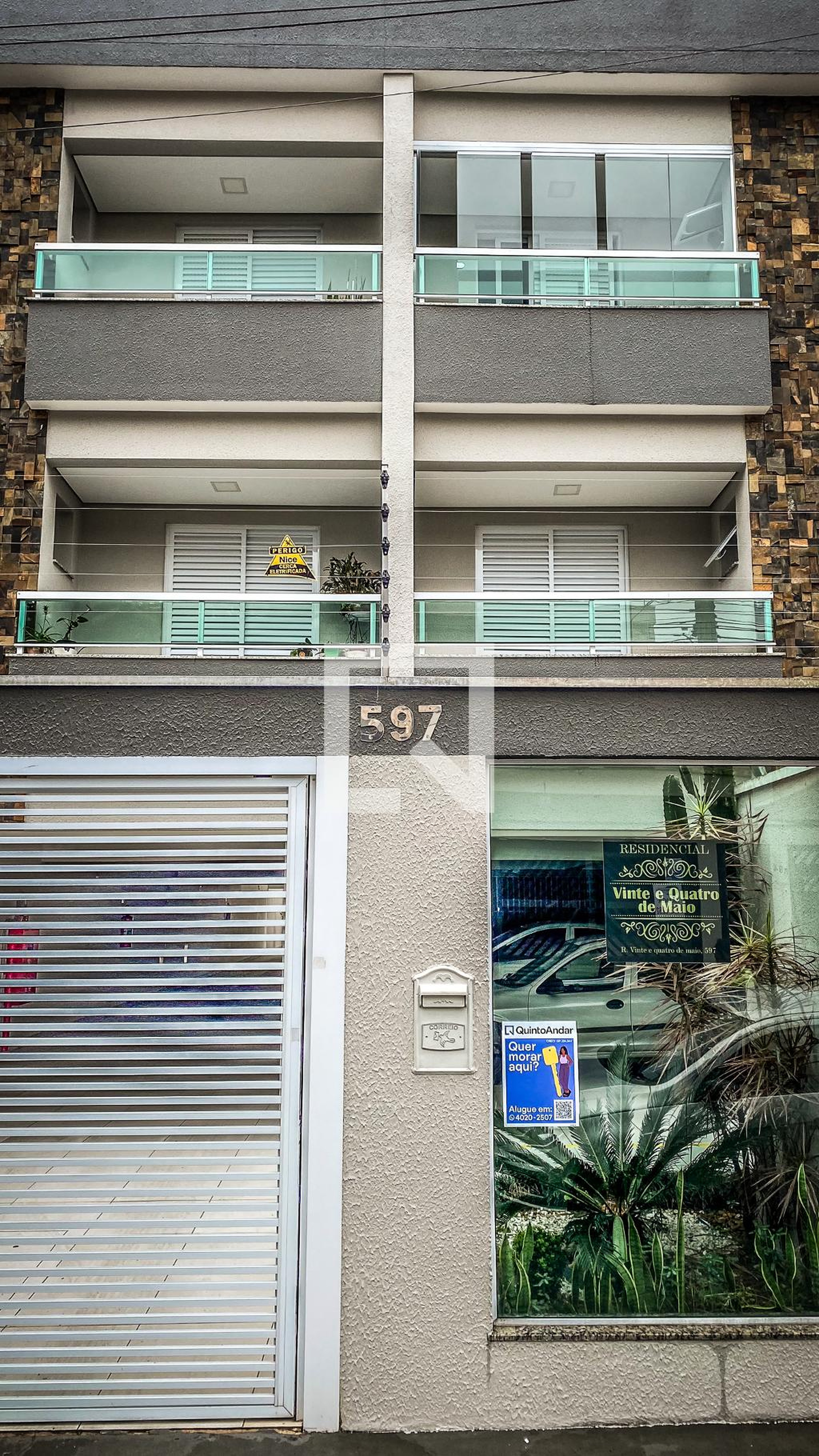 Fachada Condomínio em Rua Vinte E Quatro de Maio, 597
