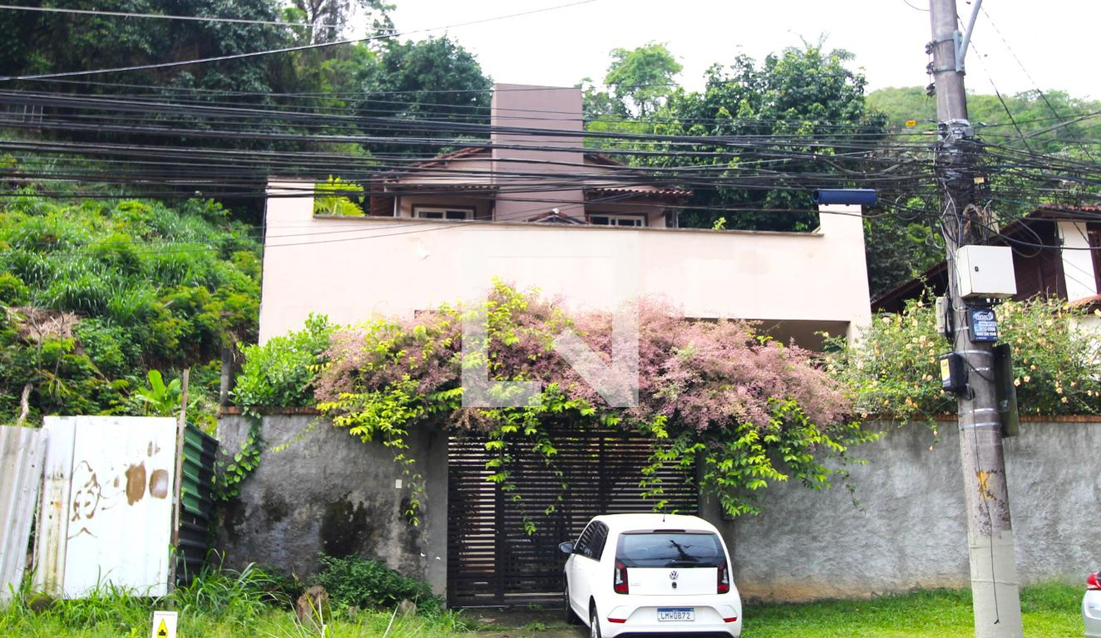 Fachada Condomínio em Rua Araticum, 1361