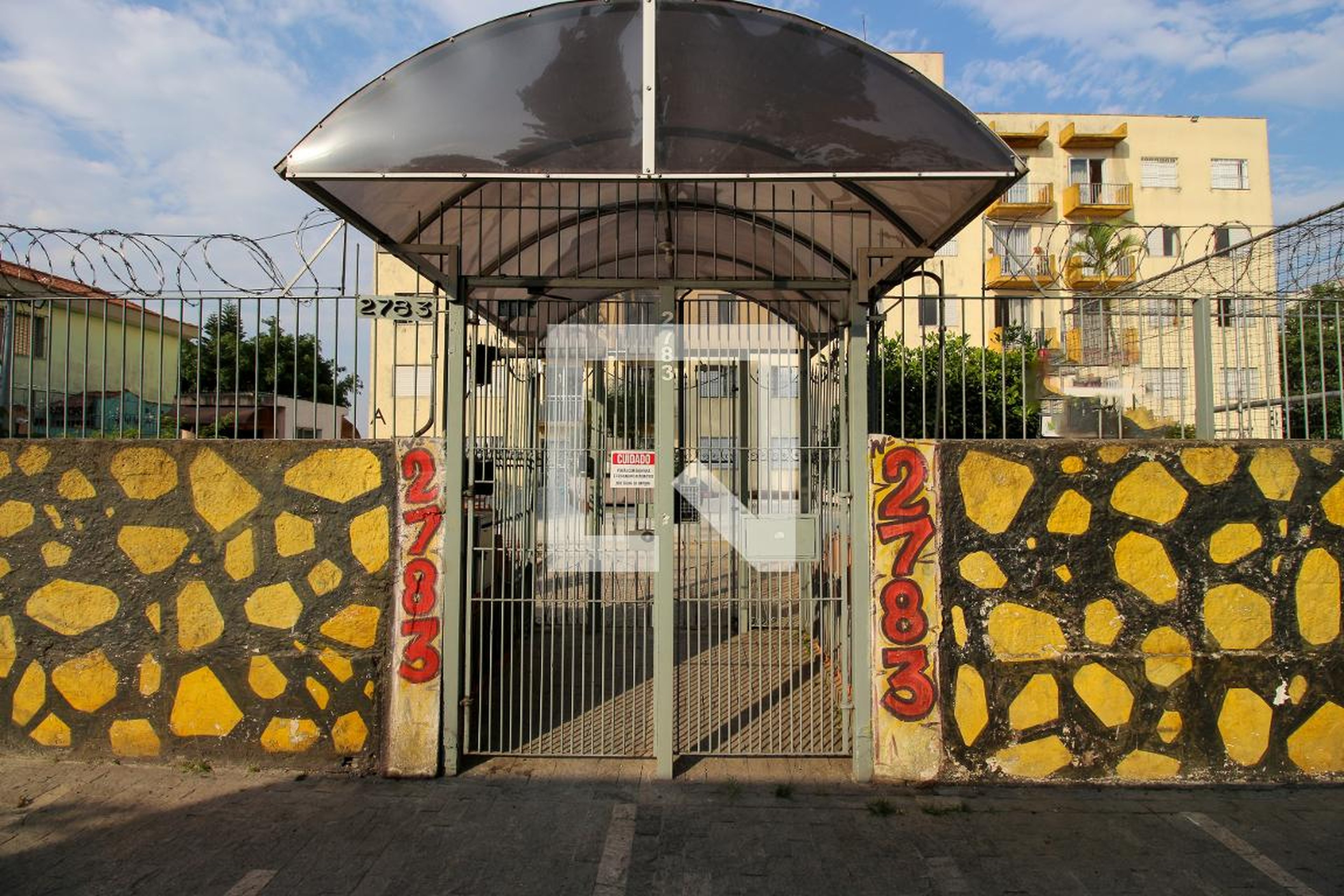 Fachada Condomínio em Estrada de Mogi das Cruzes, 2783