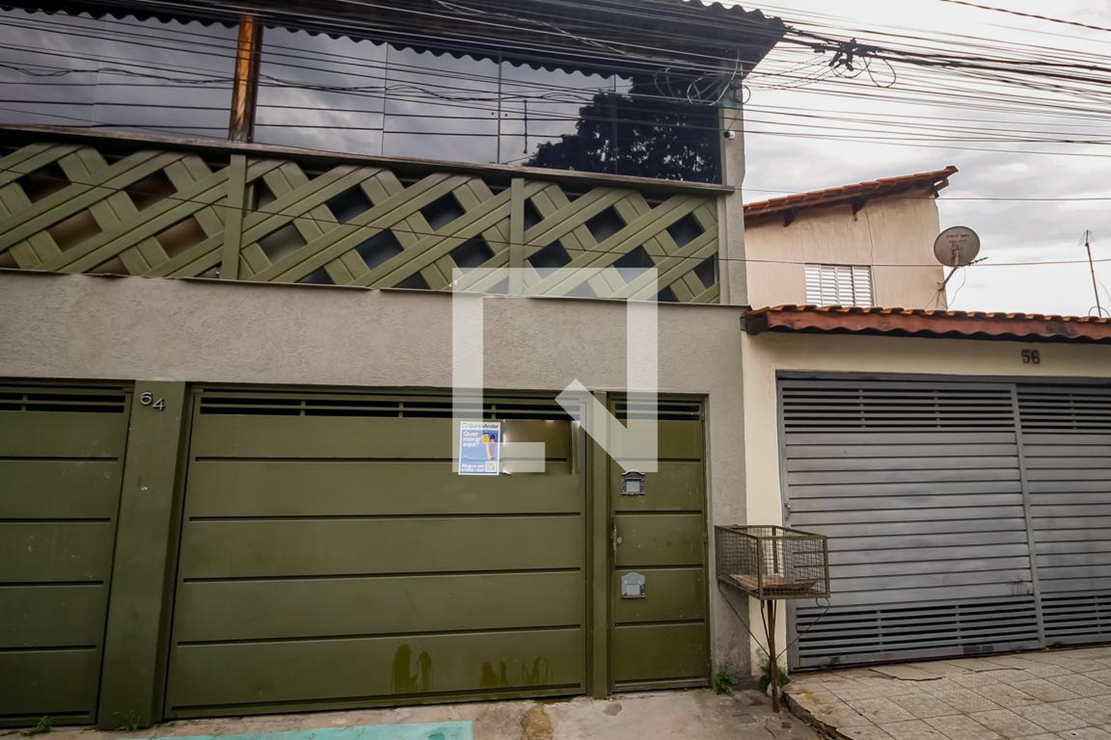 Fachada Condomínio em Rua Caxinava, 64