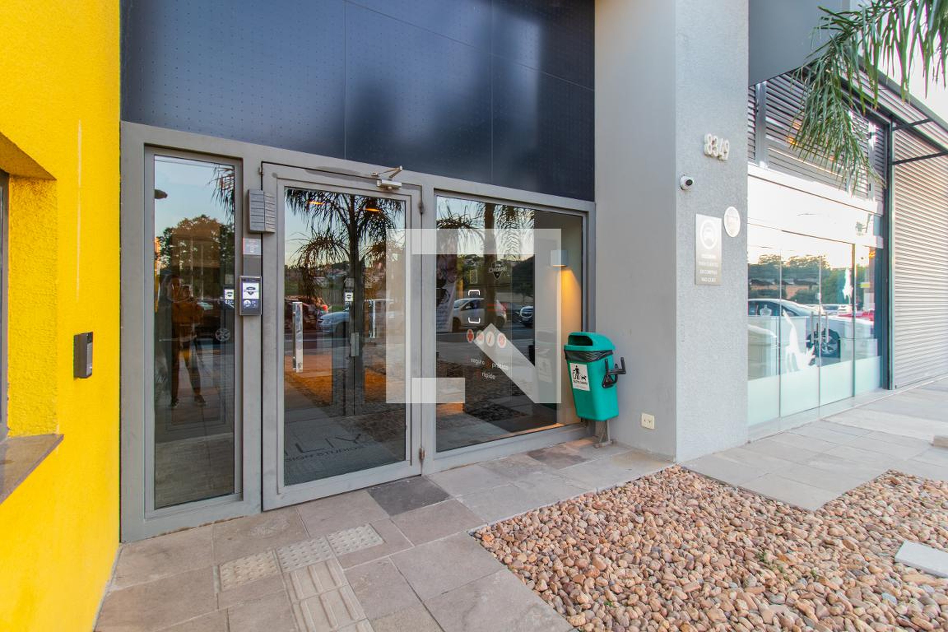 Entrada - FLY Design Studios