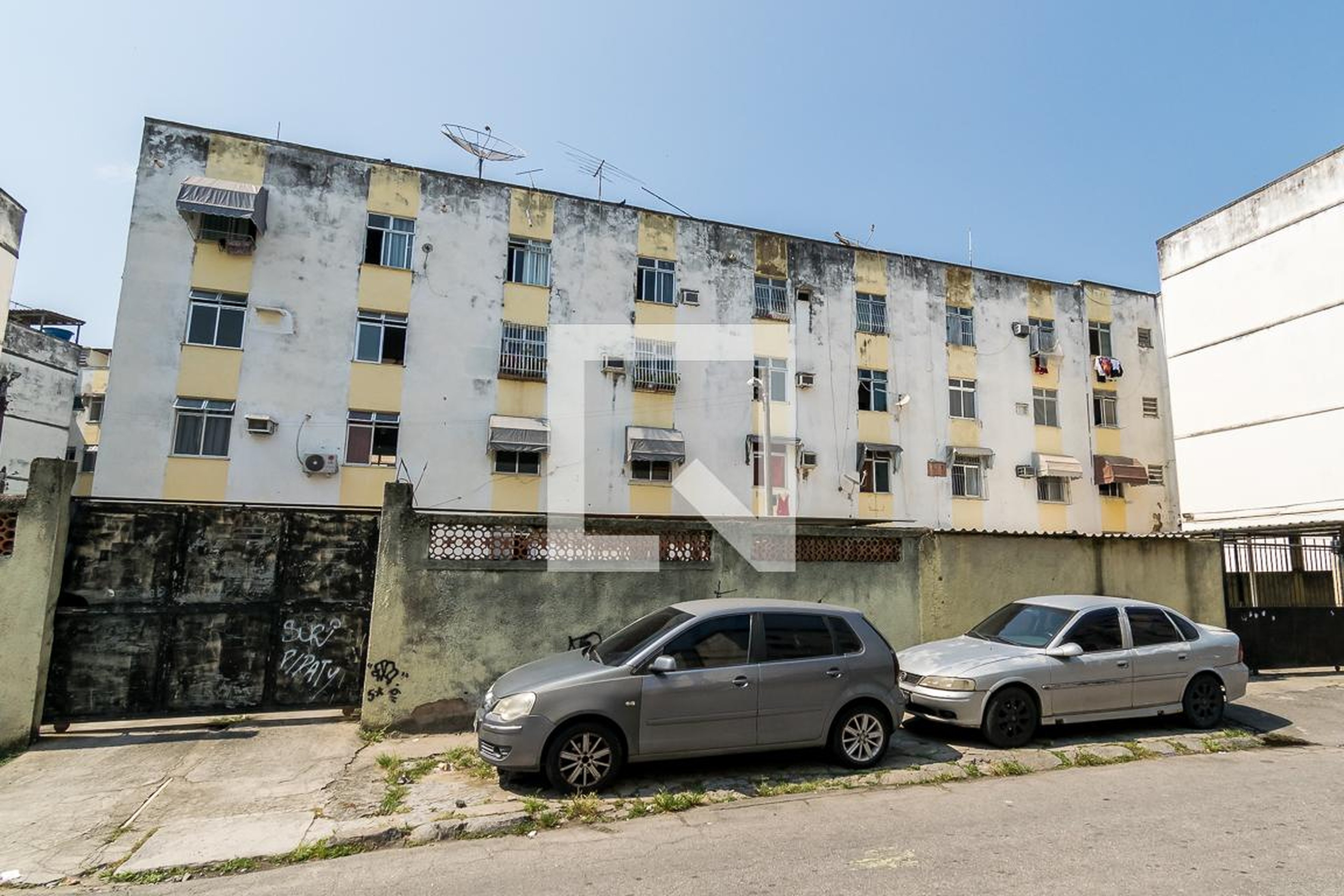 Fachada do Prédio Condomínio em Rua Jorge Gonçalves de Araújo, 204
