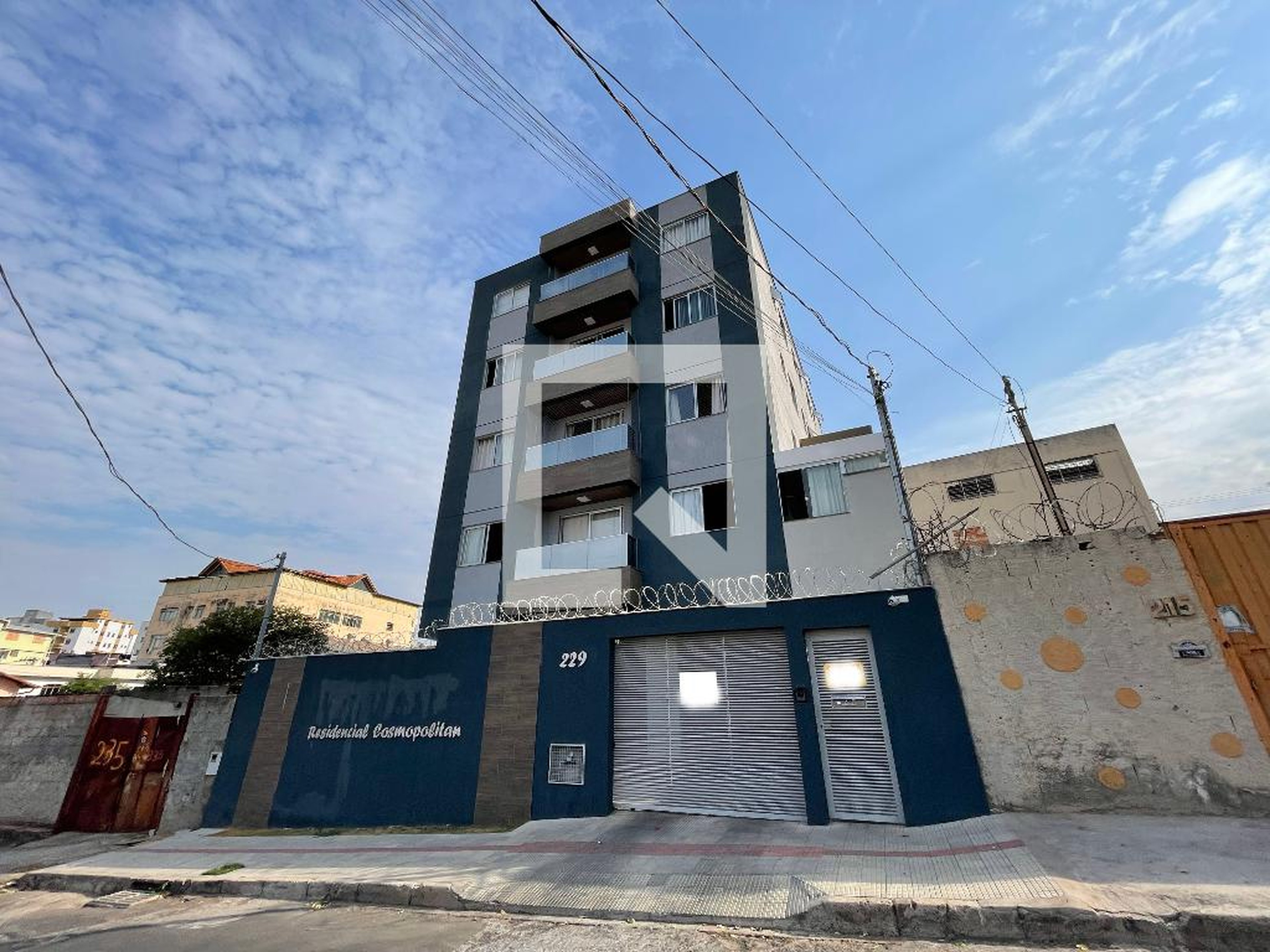 Fachada Condomínio em Rua Tinguassu, 229