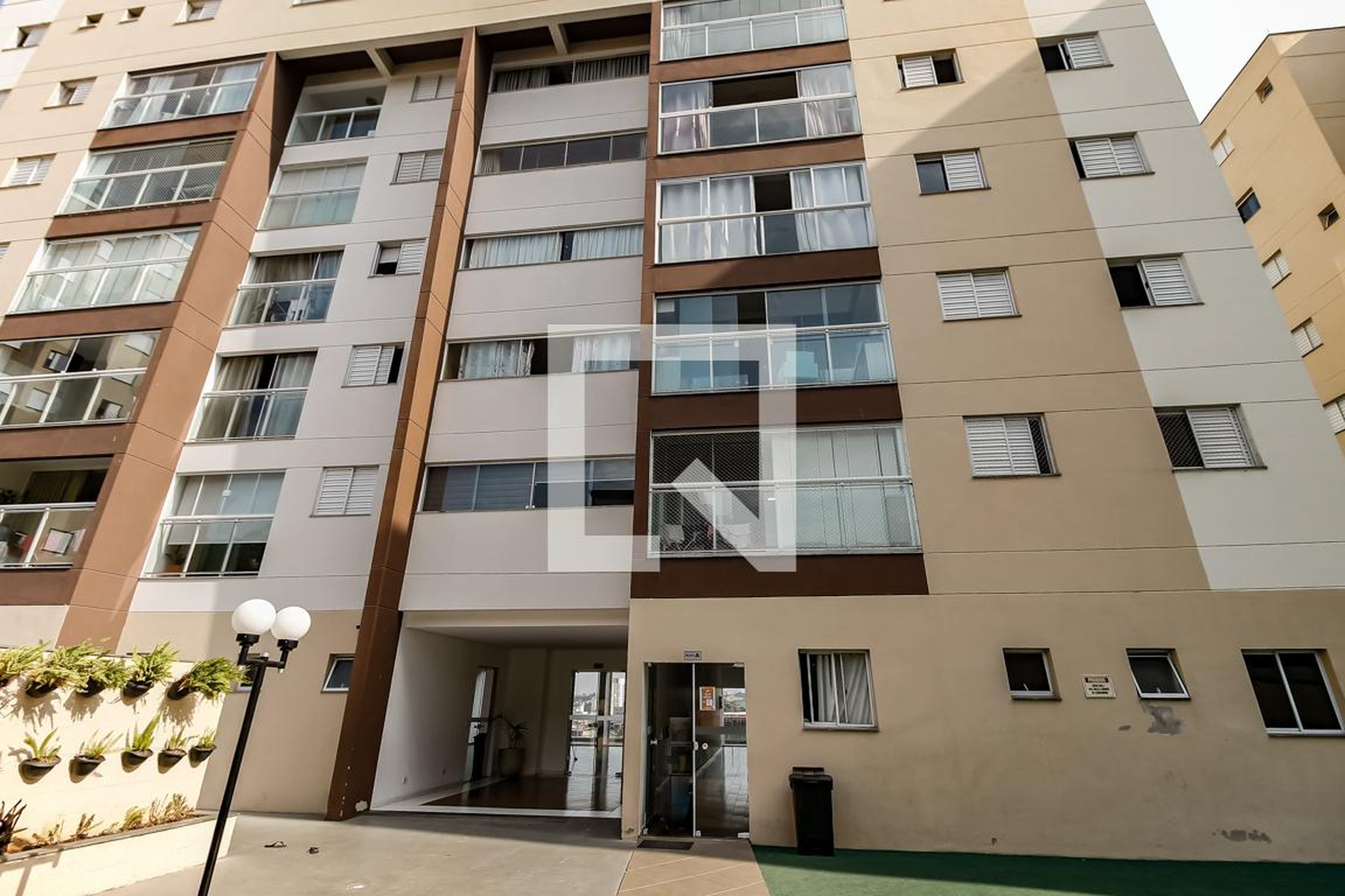 Fachada do Prédio Condomínio em Rua das Gardênias, 175