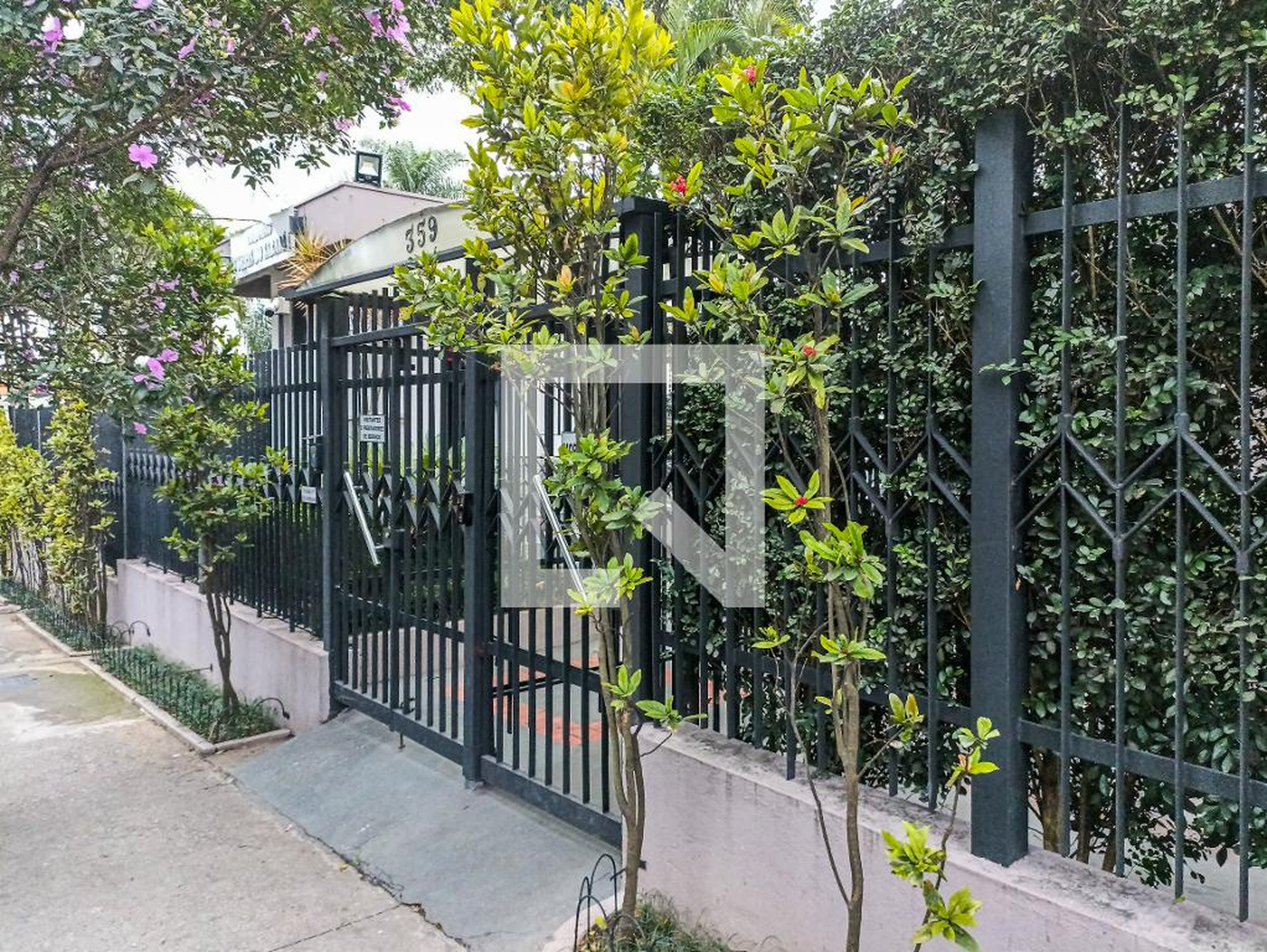 Fachada do Condomínio Condomínio Torres do Sabará