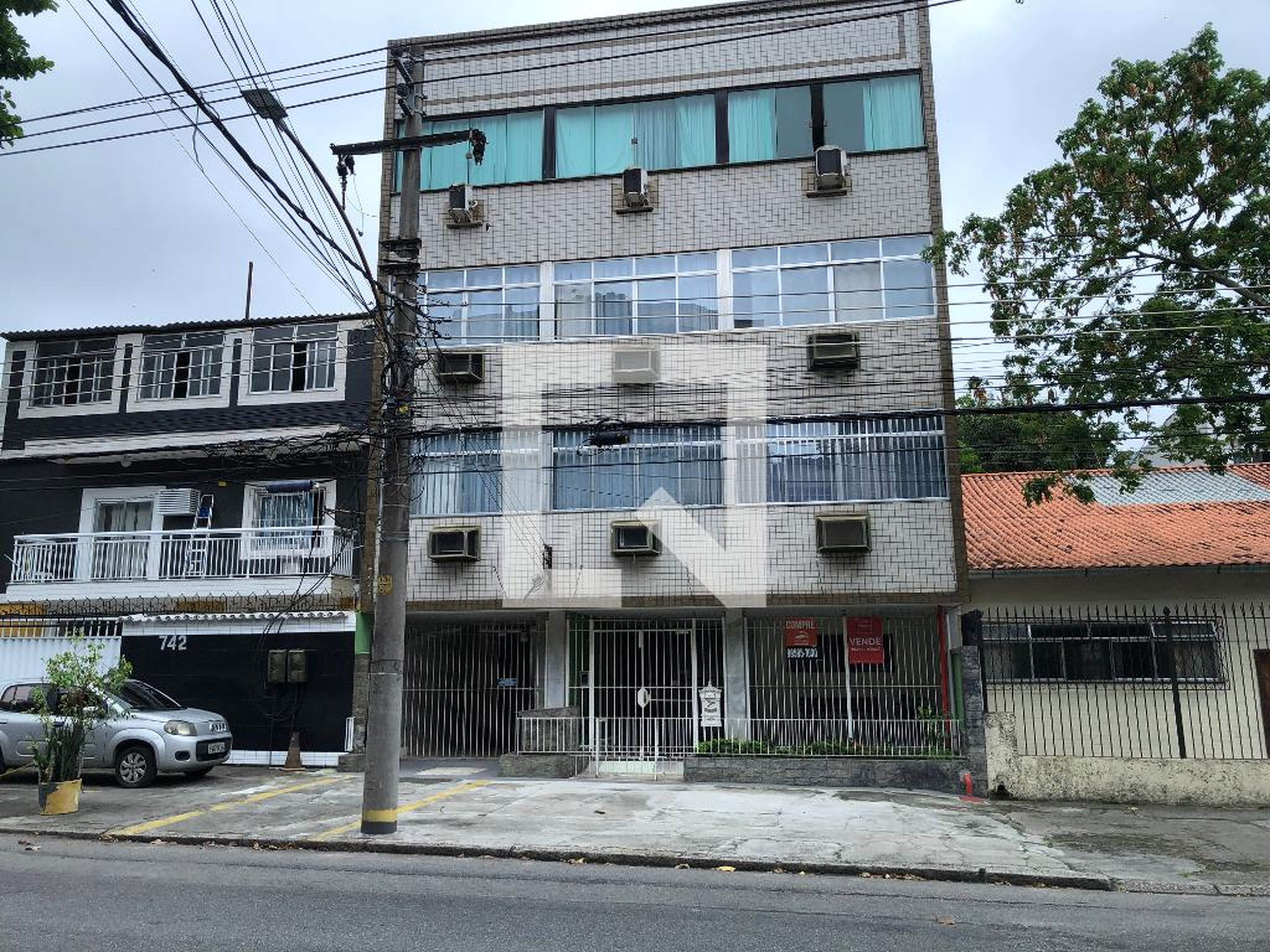Fachada Condomínio em Rua Jaime Perdigão, 732