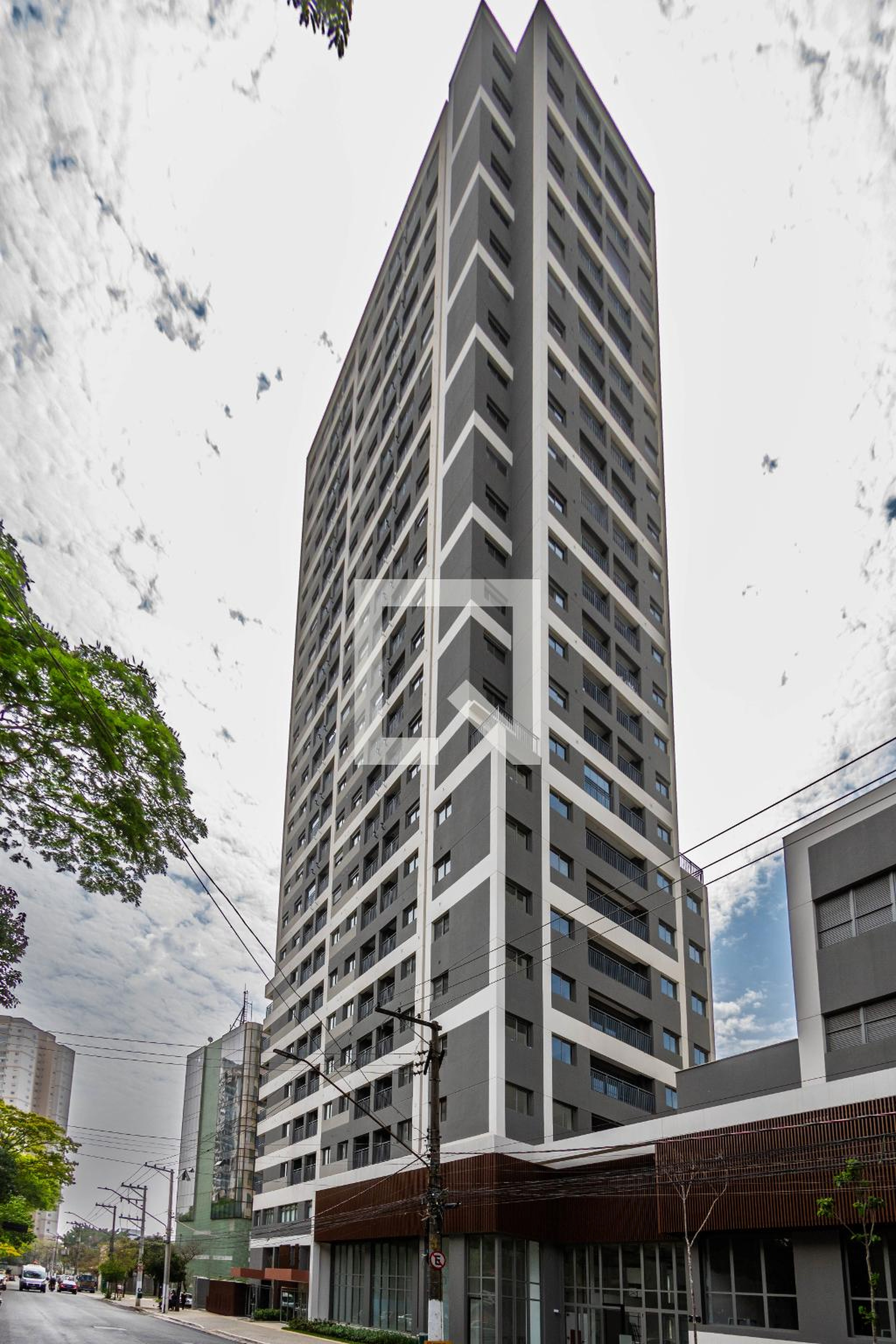 Fachada Condomínio em Avenida Professor Luiz Ignácio Anhaia Mello, 401