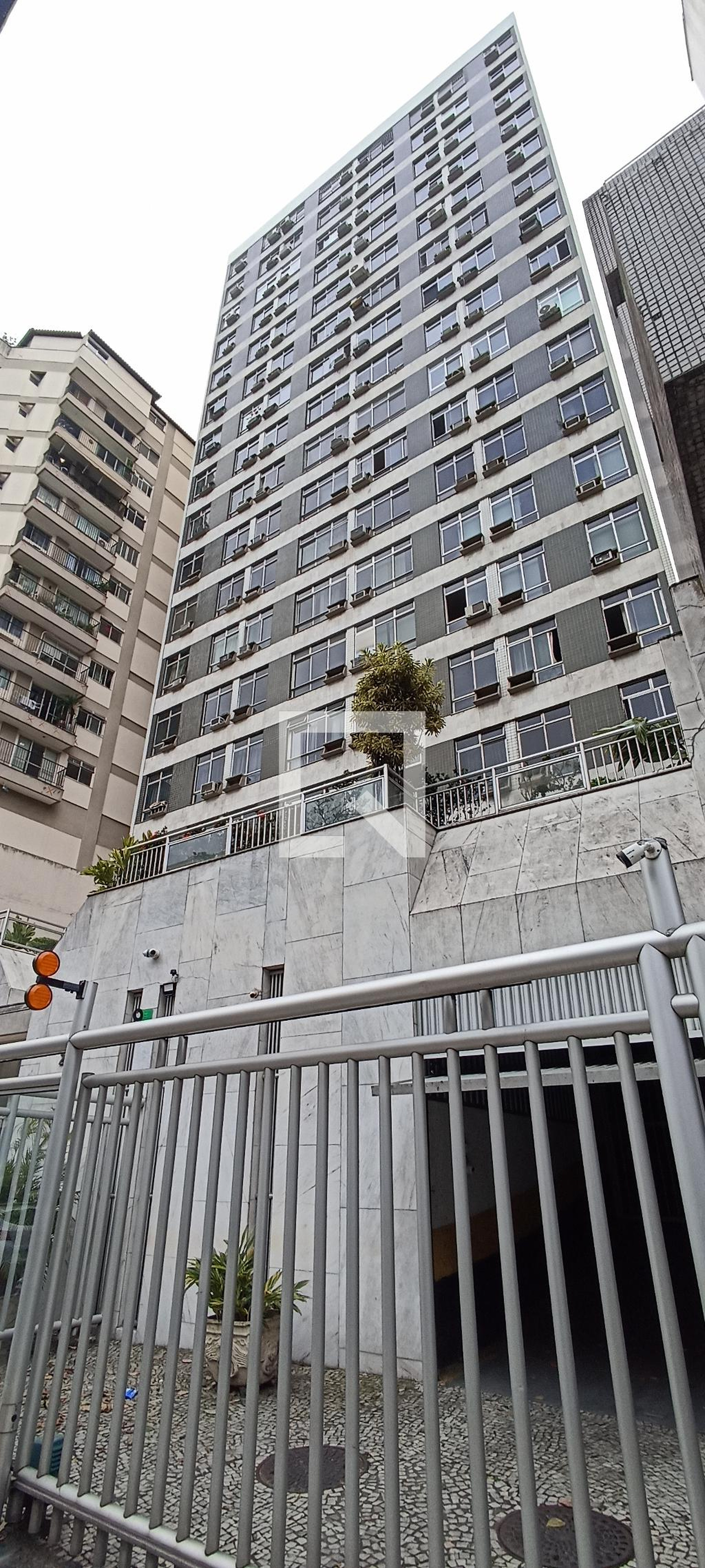 Fachada Edifício Lagoa Dourada