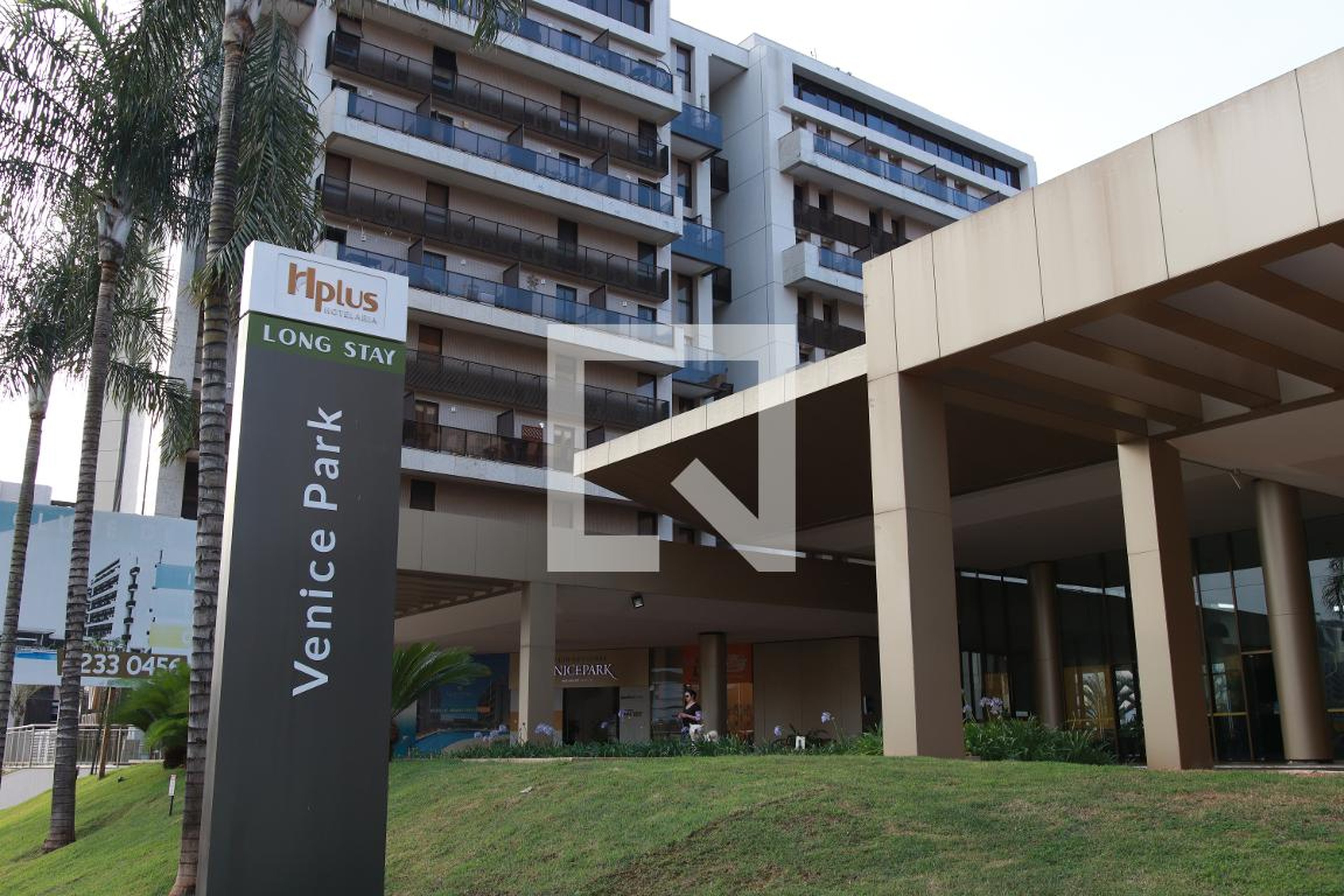 Fachada Condomínio em Sgcv, 10