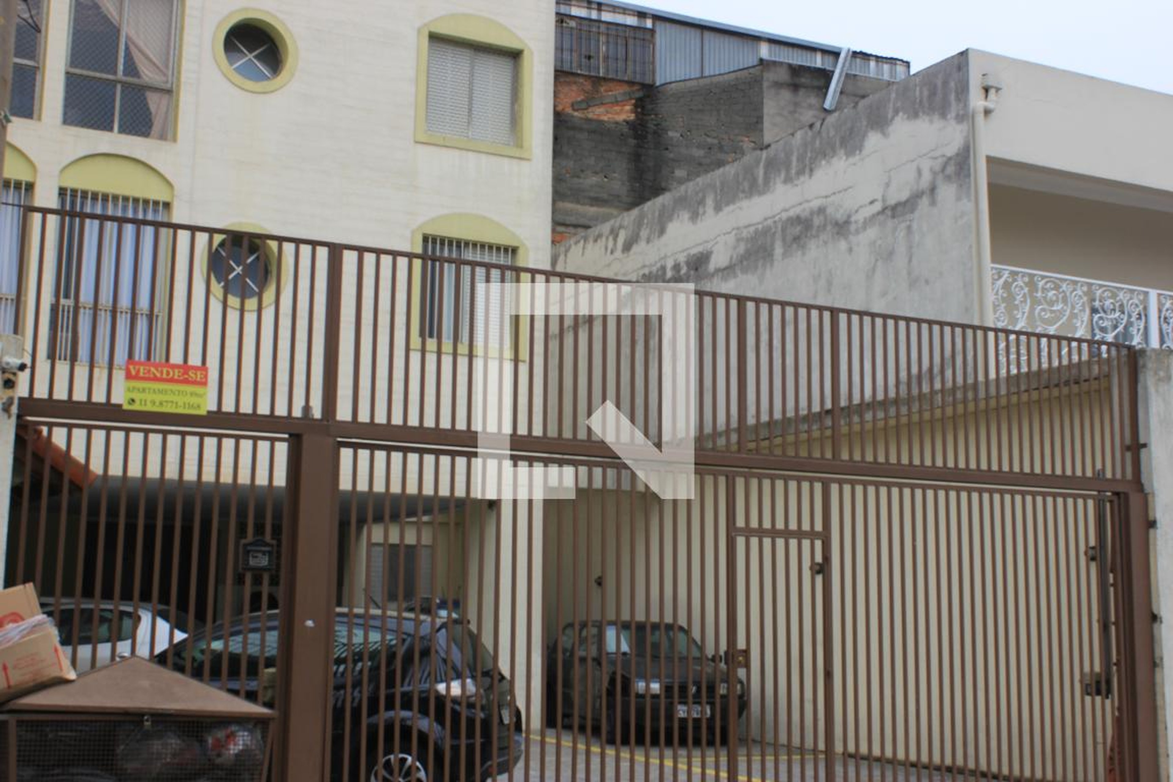 Fachada Condomínio em Rua Condessa Amália, 255