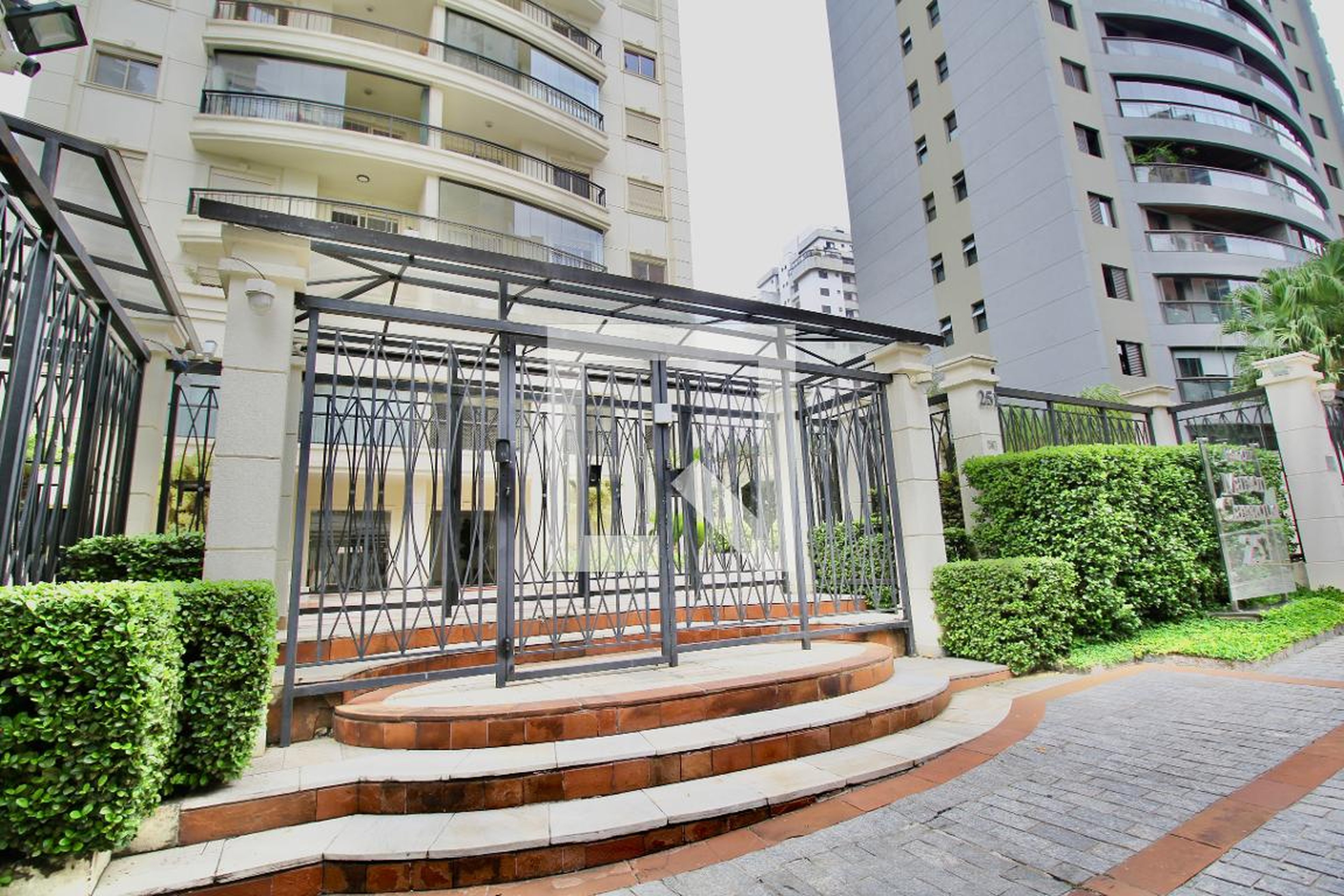 Fachada do Prédio Condomínio Renoir Maison Classique